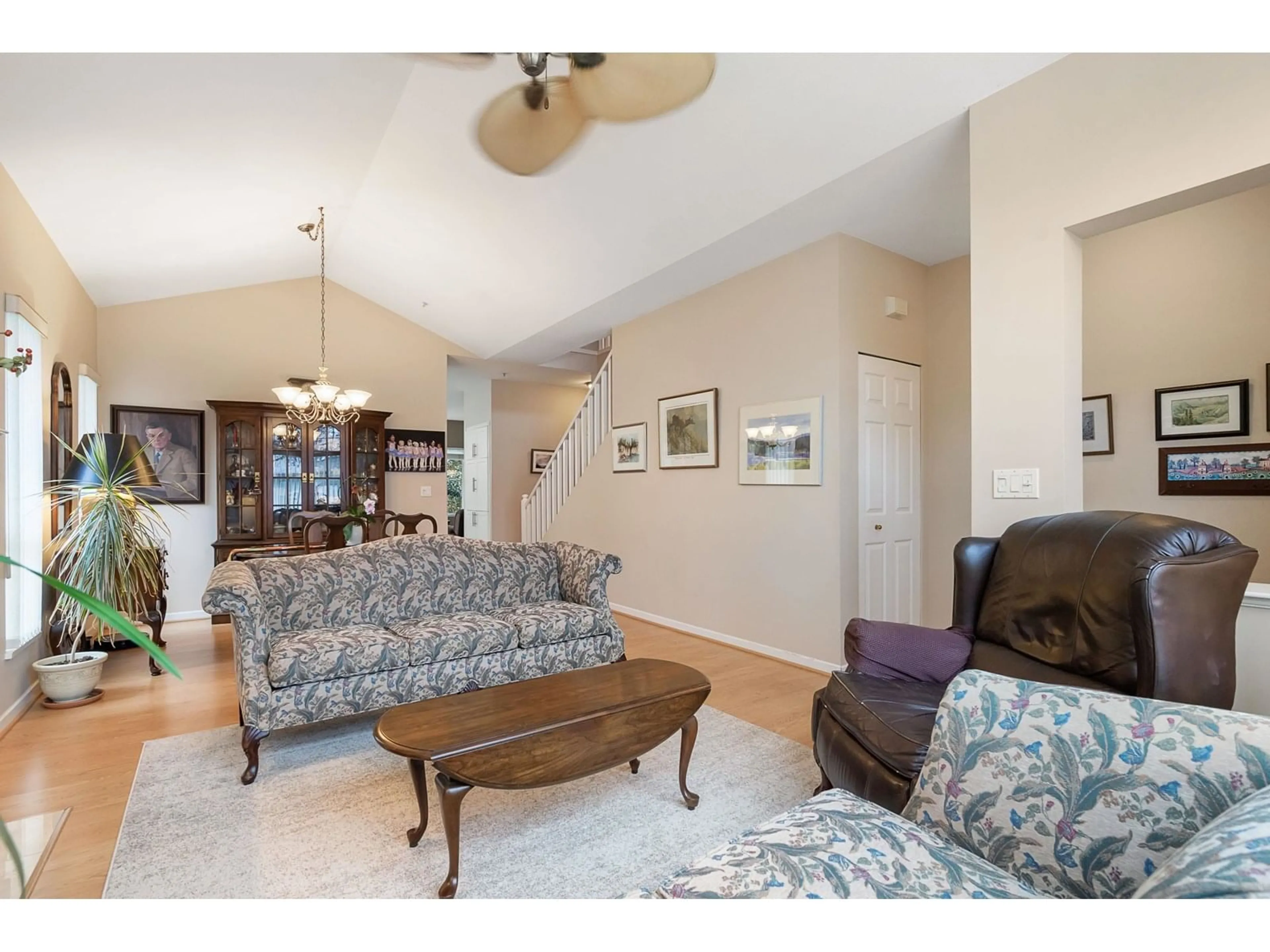 Living room with furniture, unknown for 100 - 9025 216, Langley British Columbia V1M2X6