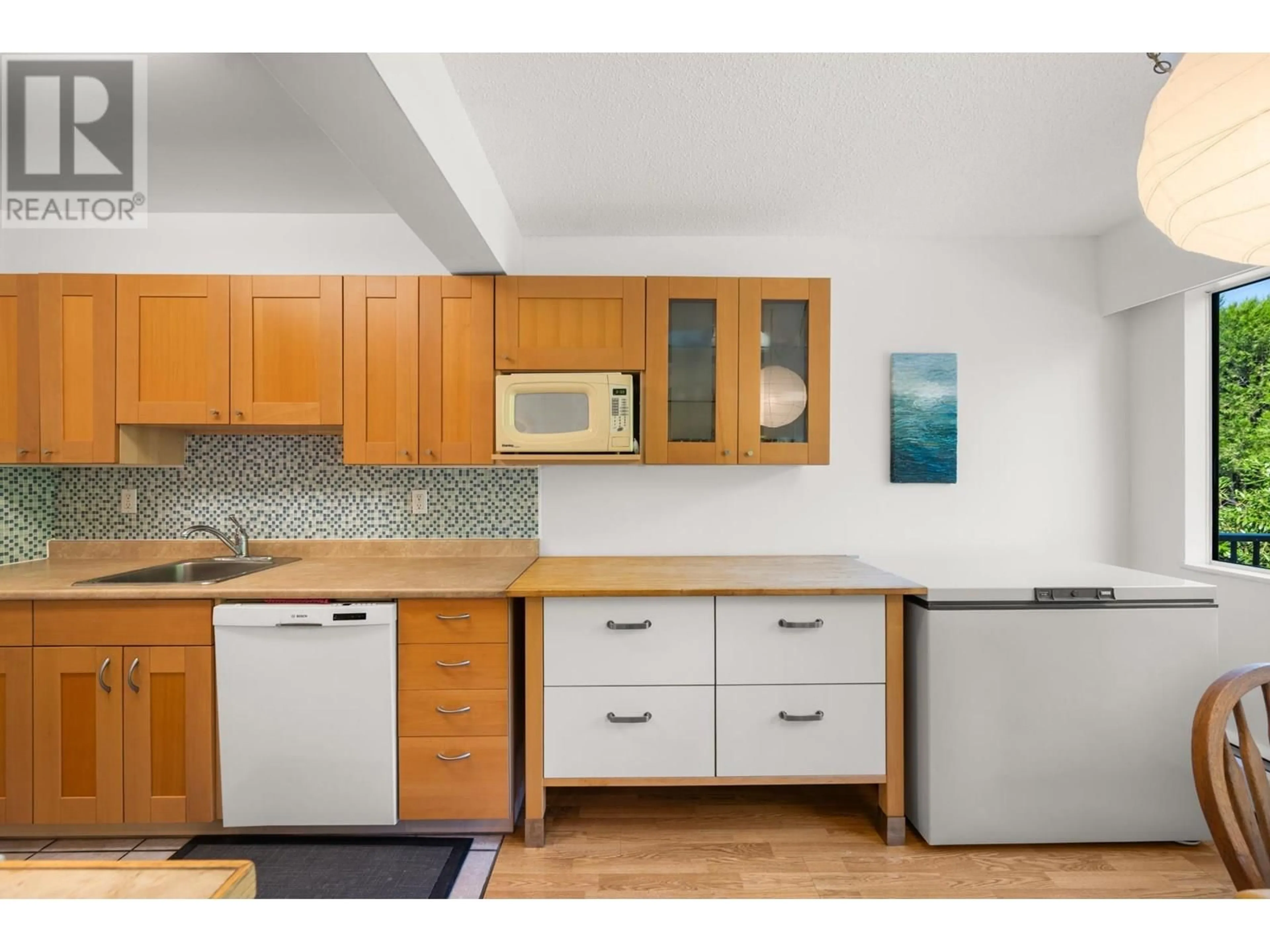 Standard kitchen, unknown for 8943 HORNE STREET, Burnaby British Columbia V3N4J8
