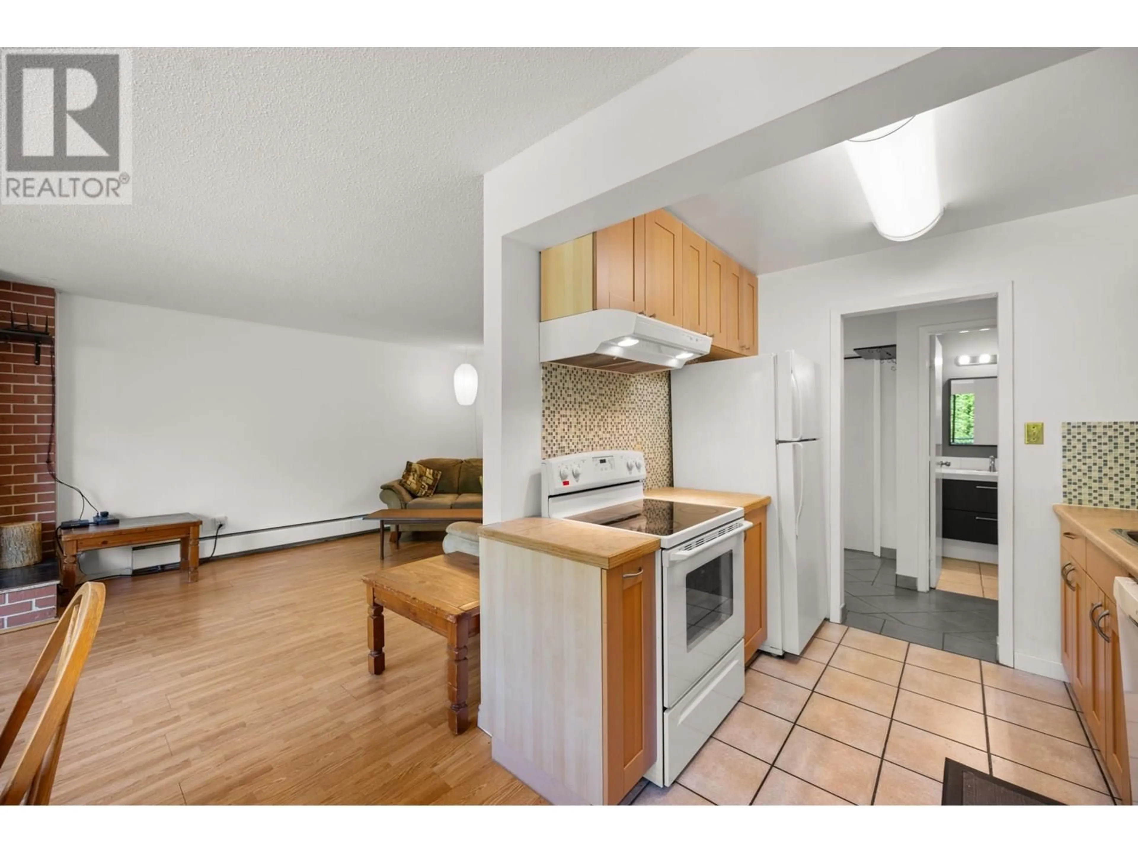 Standard kitchen, unknown for 8943 HORNE STREET, Burnaby British Columbia V3N4J8