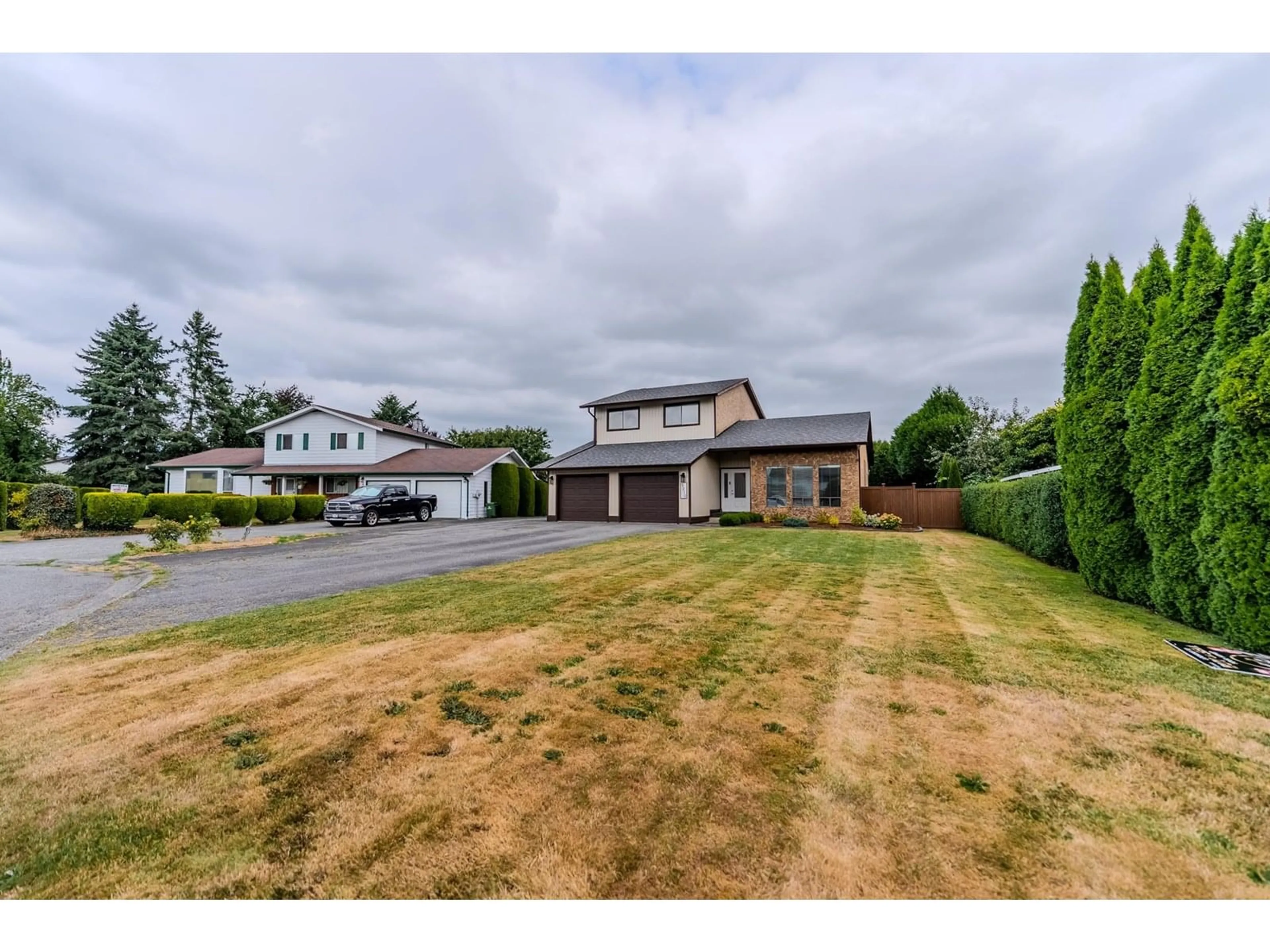 A pic from outside/outdoor area/front of a property/back of a property/a pic from drone, unknown for 9210 ASPEN PLACE, Chilliwack British Columbia V2P6W5