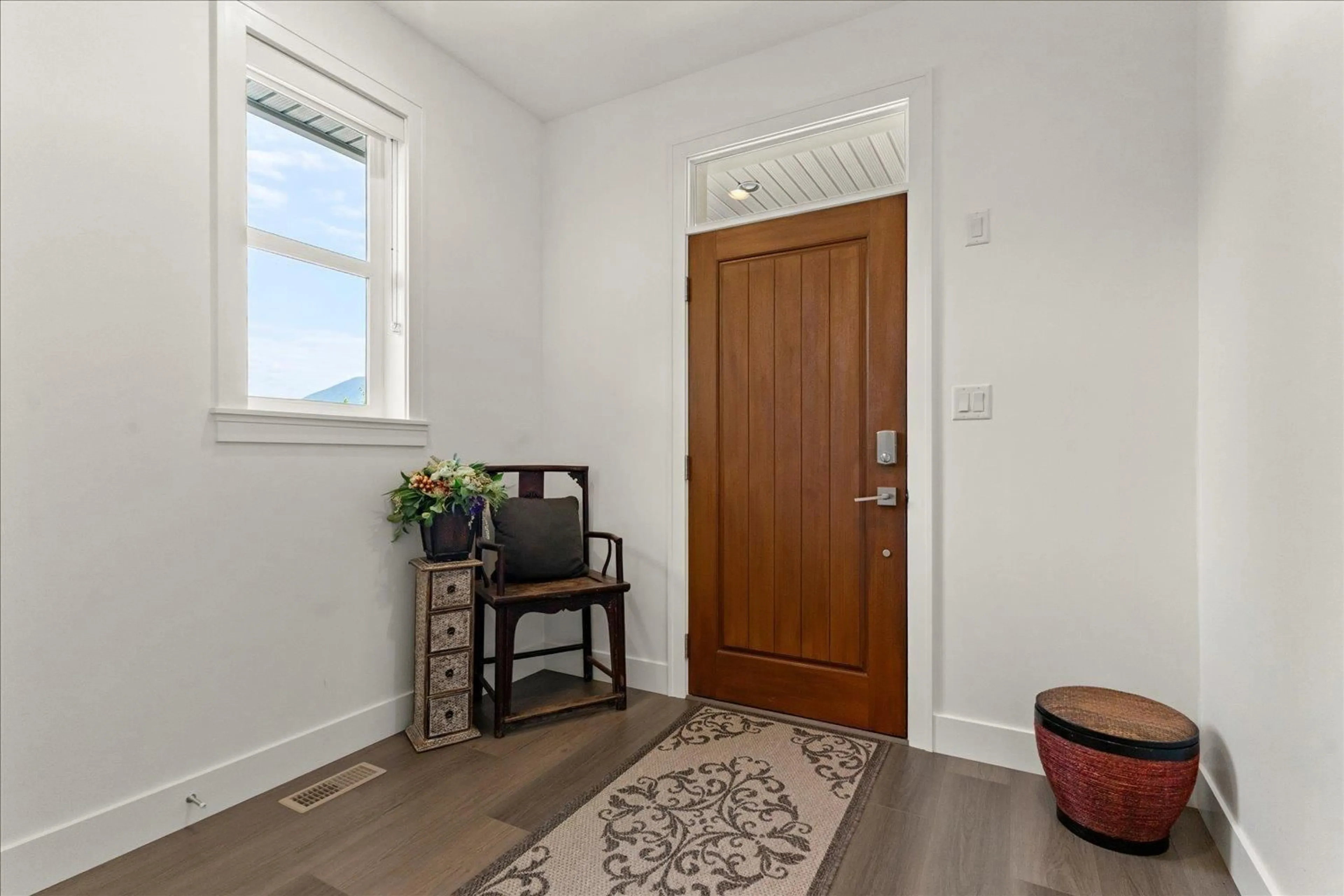 Indoor entryway for 6 - 43685 CHILLIWACK MOUNTAIN ROAD, Chilliwack British Columbia V2R0X5