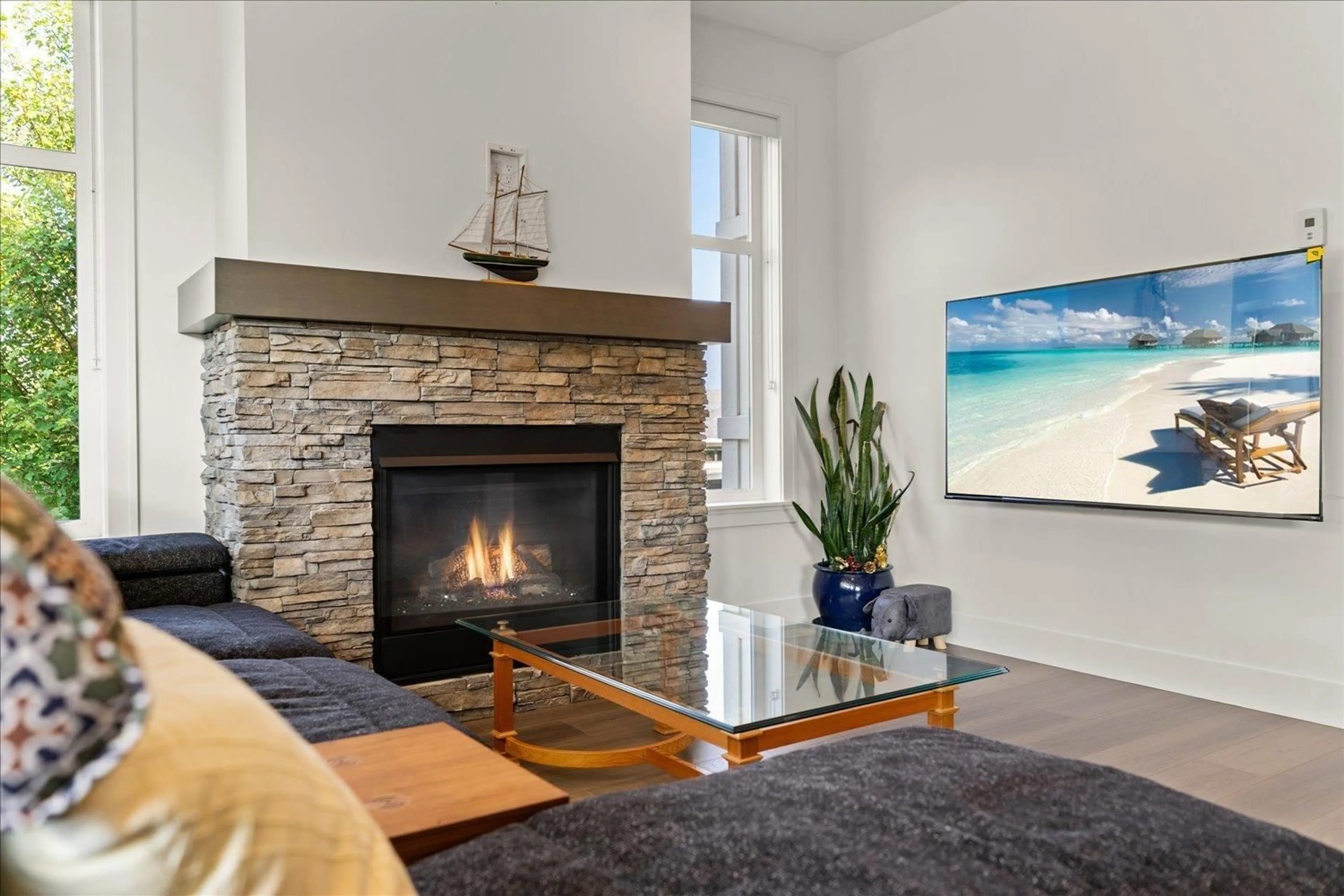 Living room with furniture, unknown for 6 - 43685 CHILLIWACK MOUNTAIN ROAD, Chilliwack British Columbia V2R0X5