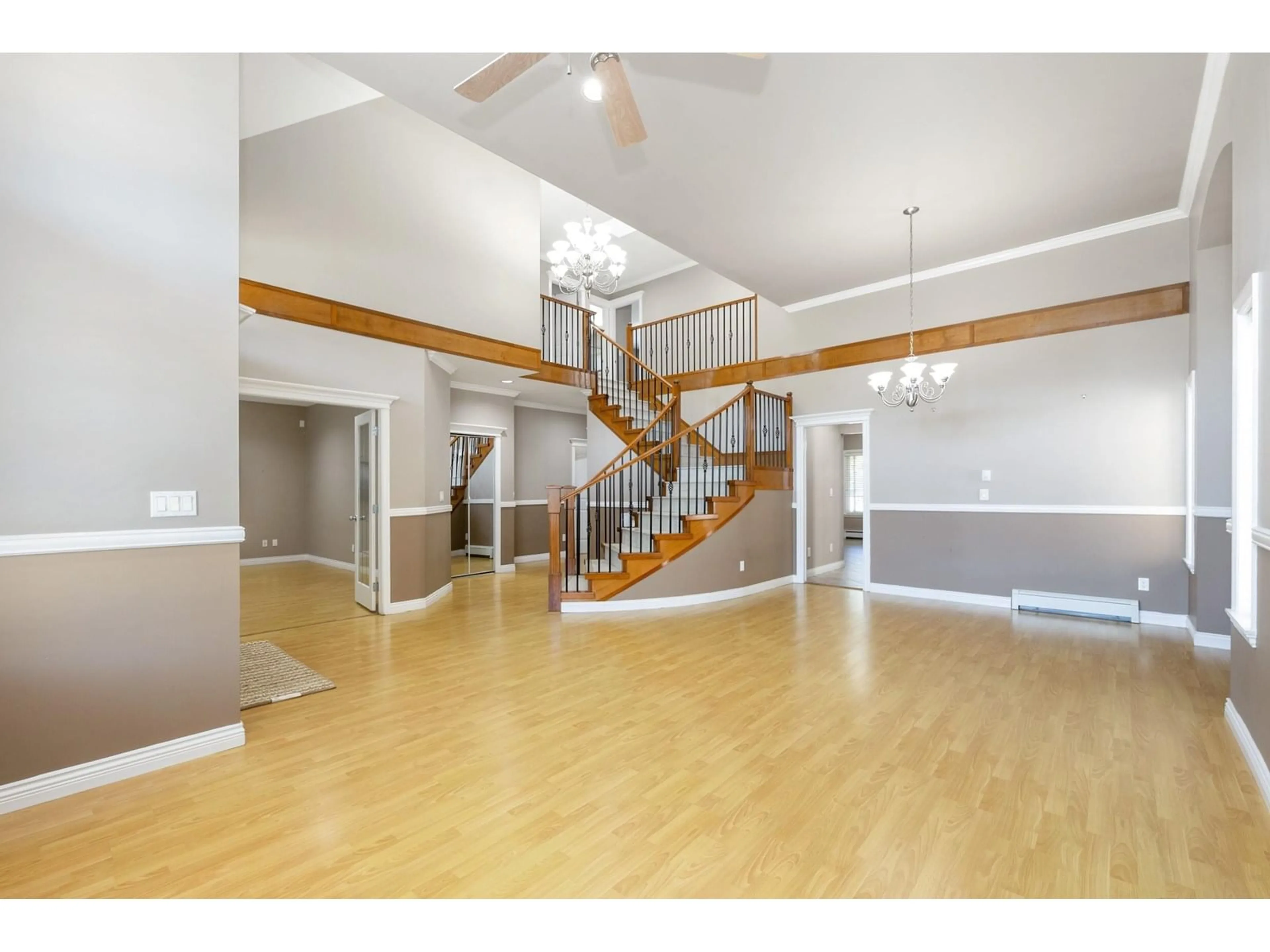 Indoor foyer for 5639 148, Surrey British Columbia V3S3B7