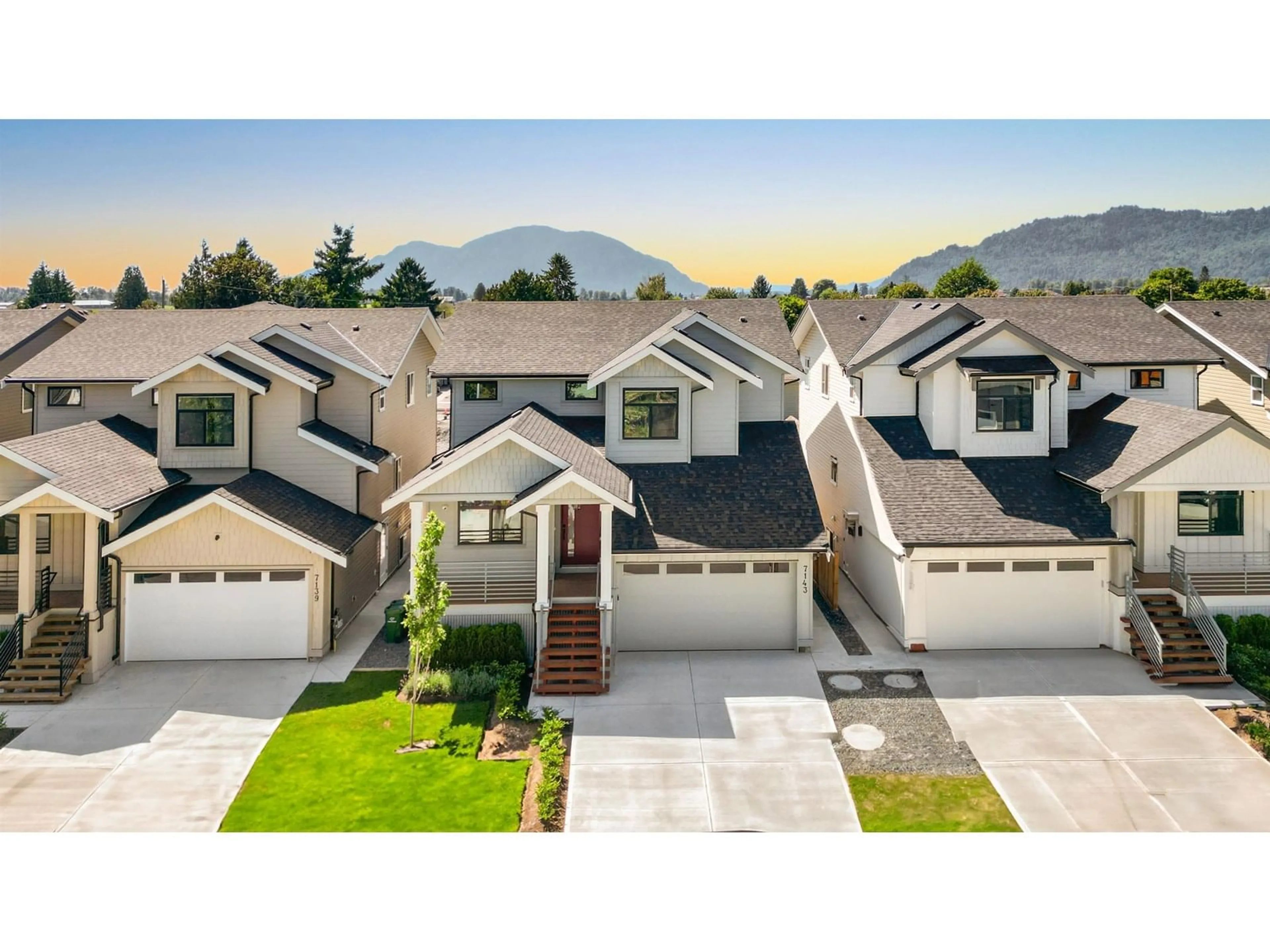A pic from outside/outdoor area/front of a property/back of a property/a pic from drone, mountain view for 7143 ELWOOD DRIVE, Chilliwack British Columbia V2R1G8