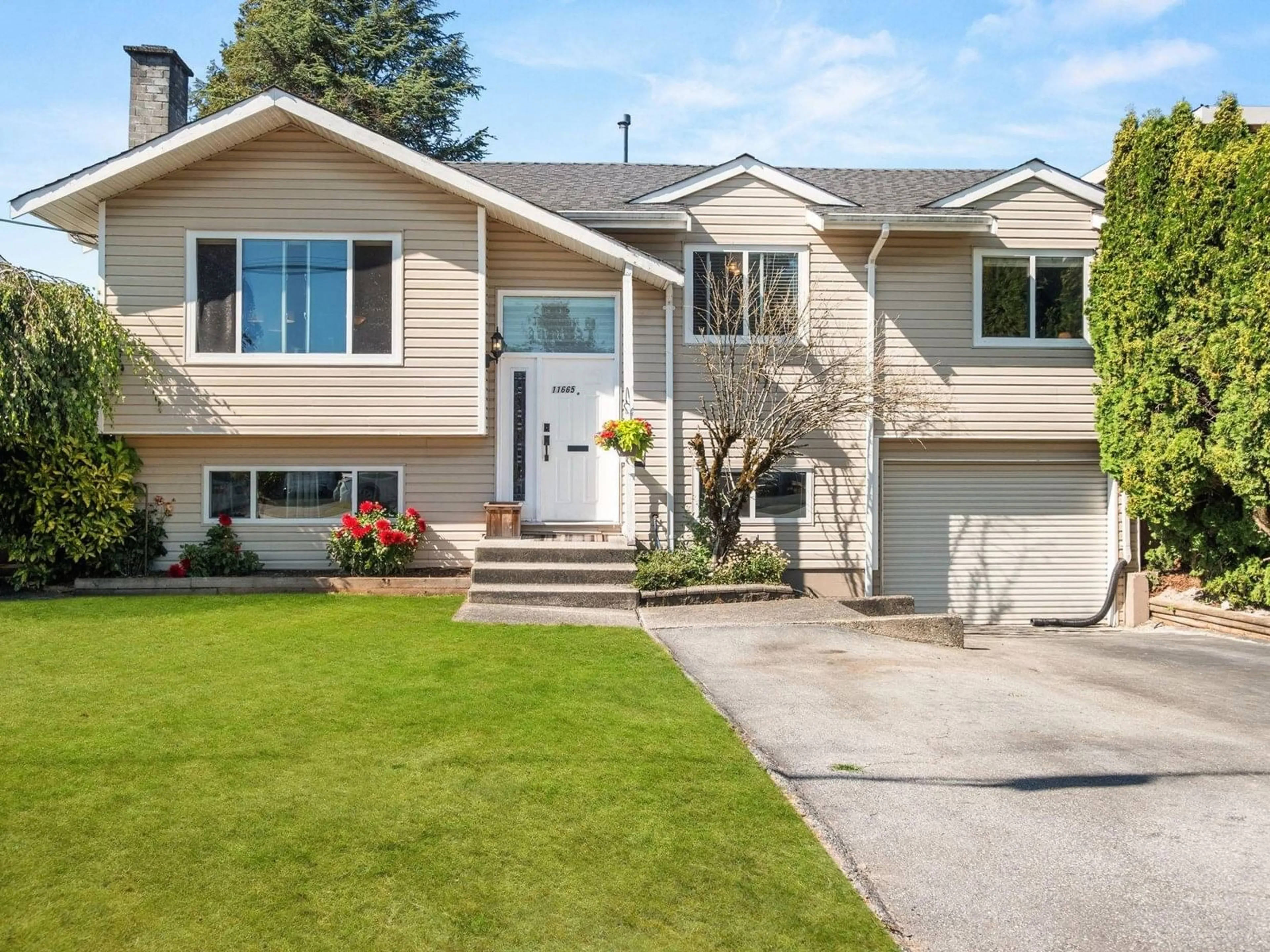 Home with vinyl exterior material, street for 11665 94A, Delta British Columbia V4C3S4
