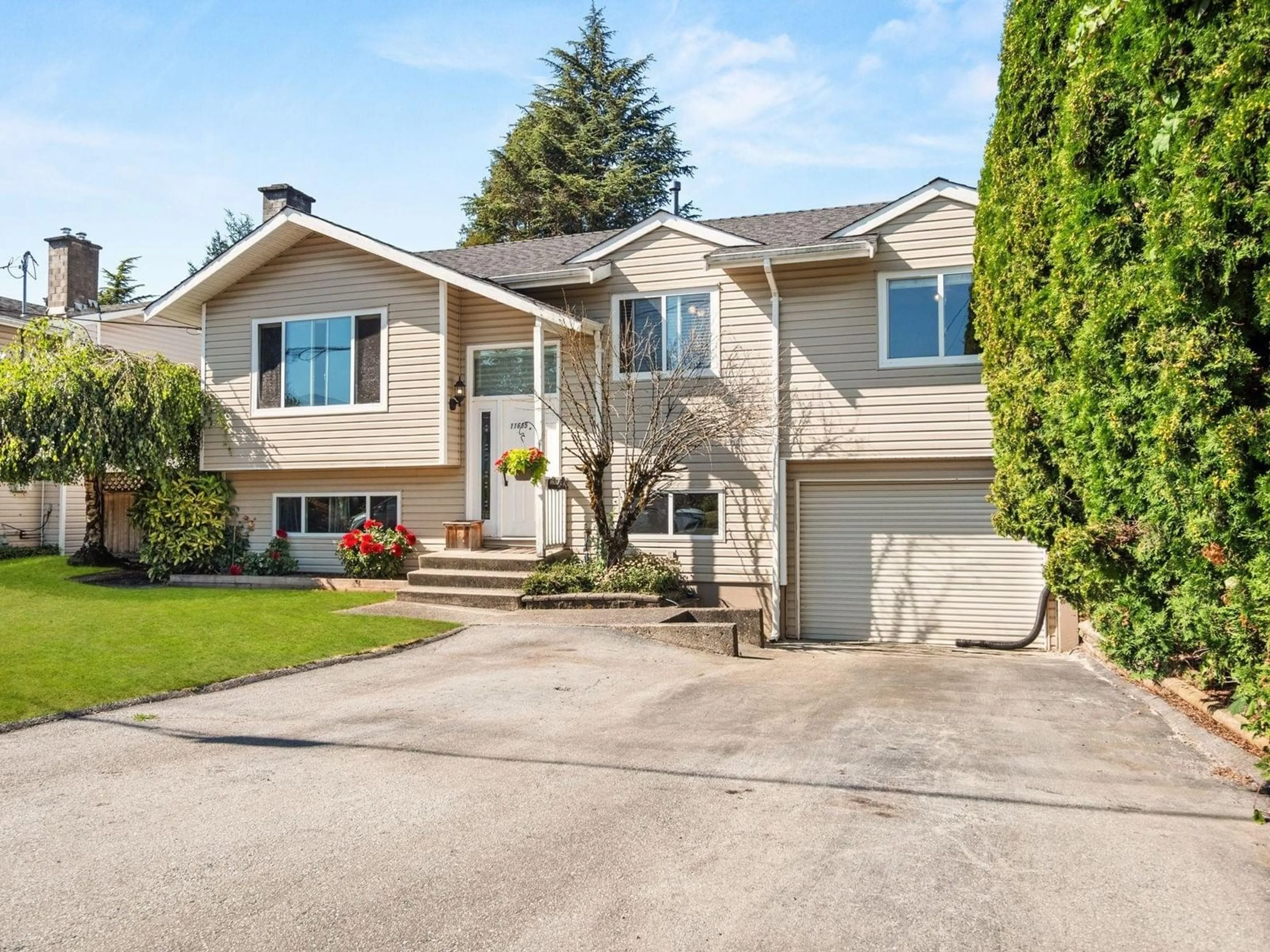 Home with vinyl exterior material, street for 11665 94A, Delta British Columbia V4C3S4
