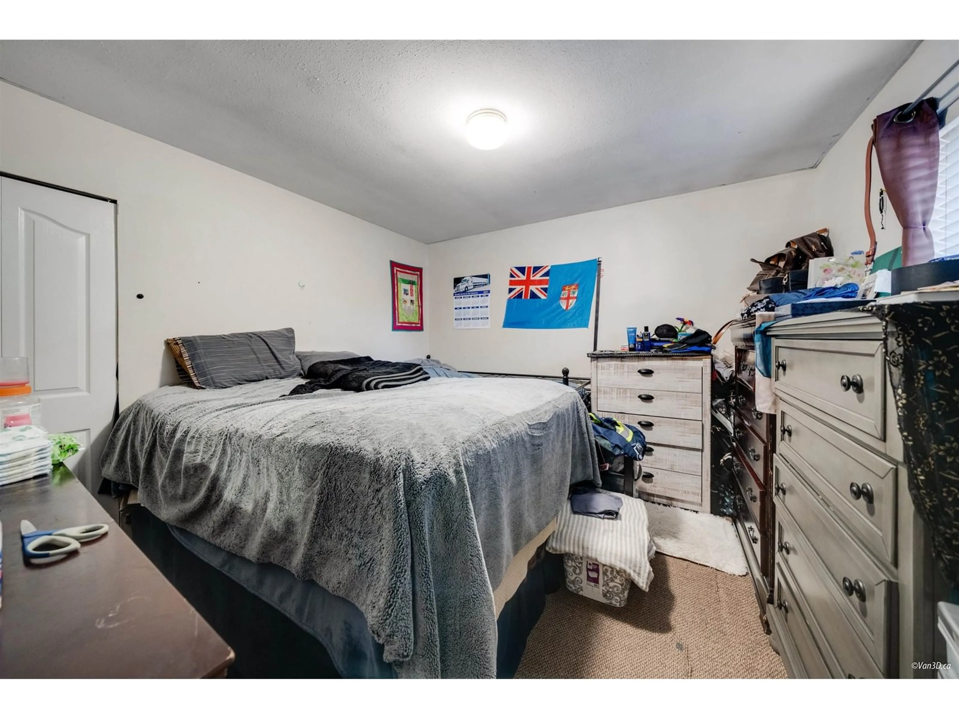 A pic of a room for 8863 KING GEORGE, Surrey British Columbia V3V5V6