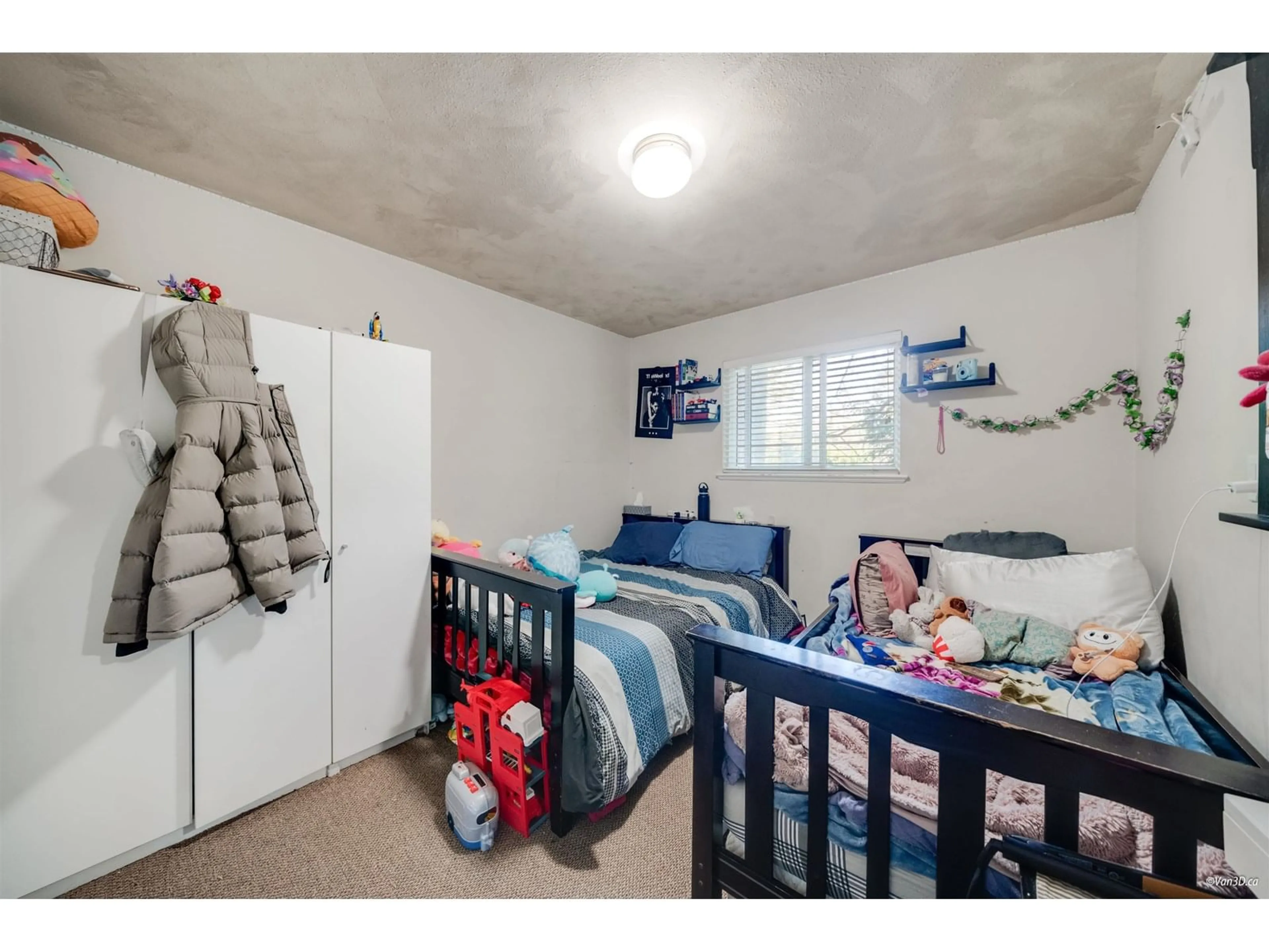 A pic of a room for 8863 KING GEORGE, Surrey British Columbia V3V5V6