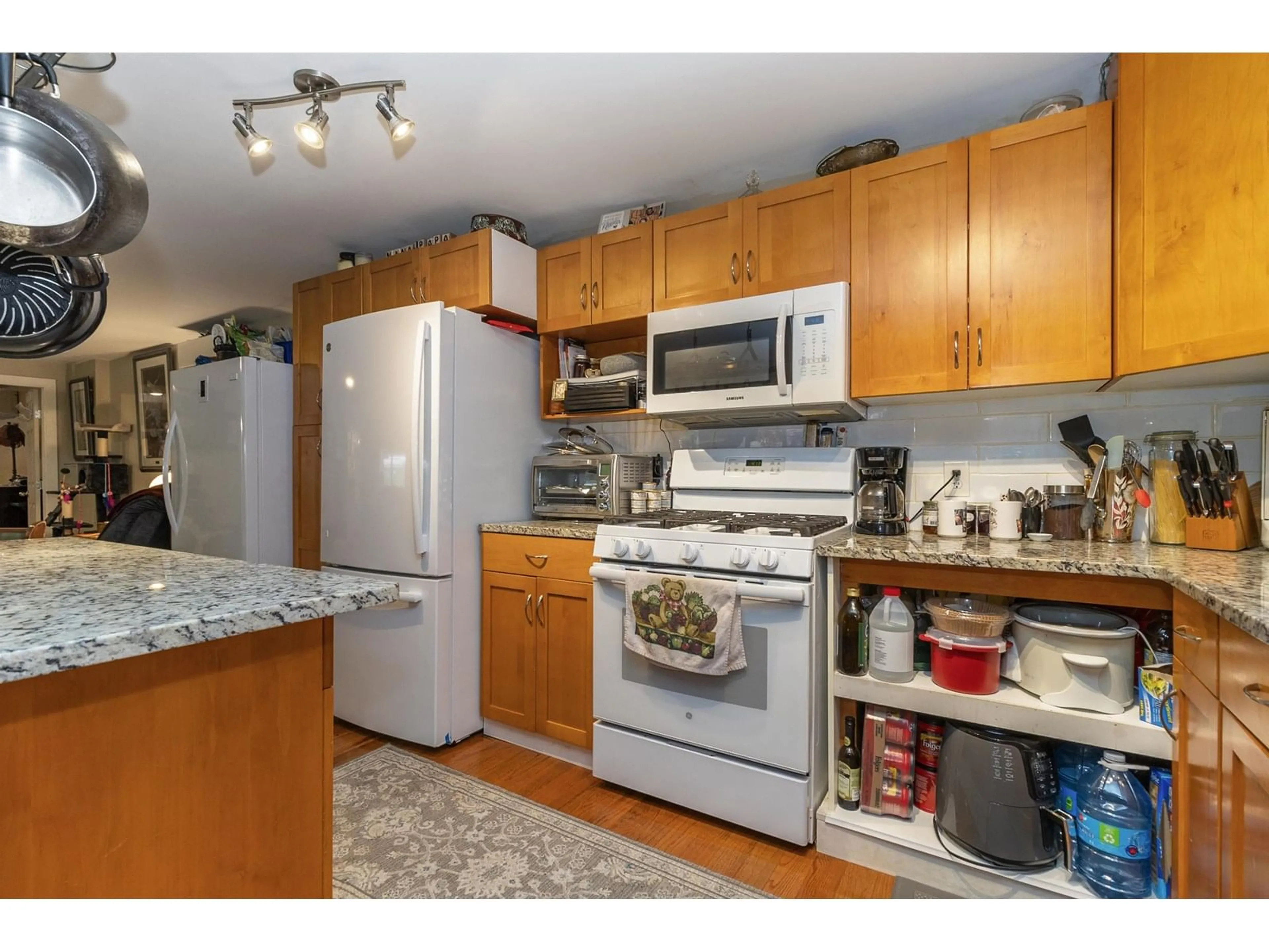 Standard kitchen, unknown for 107 - 46511 CHILLIWACK LAKE ROAD, Sardis - Chwk River Valley British Columbia V2R3S4