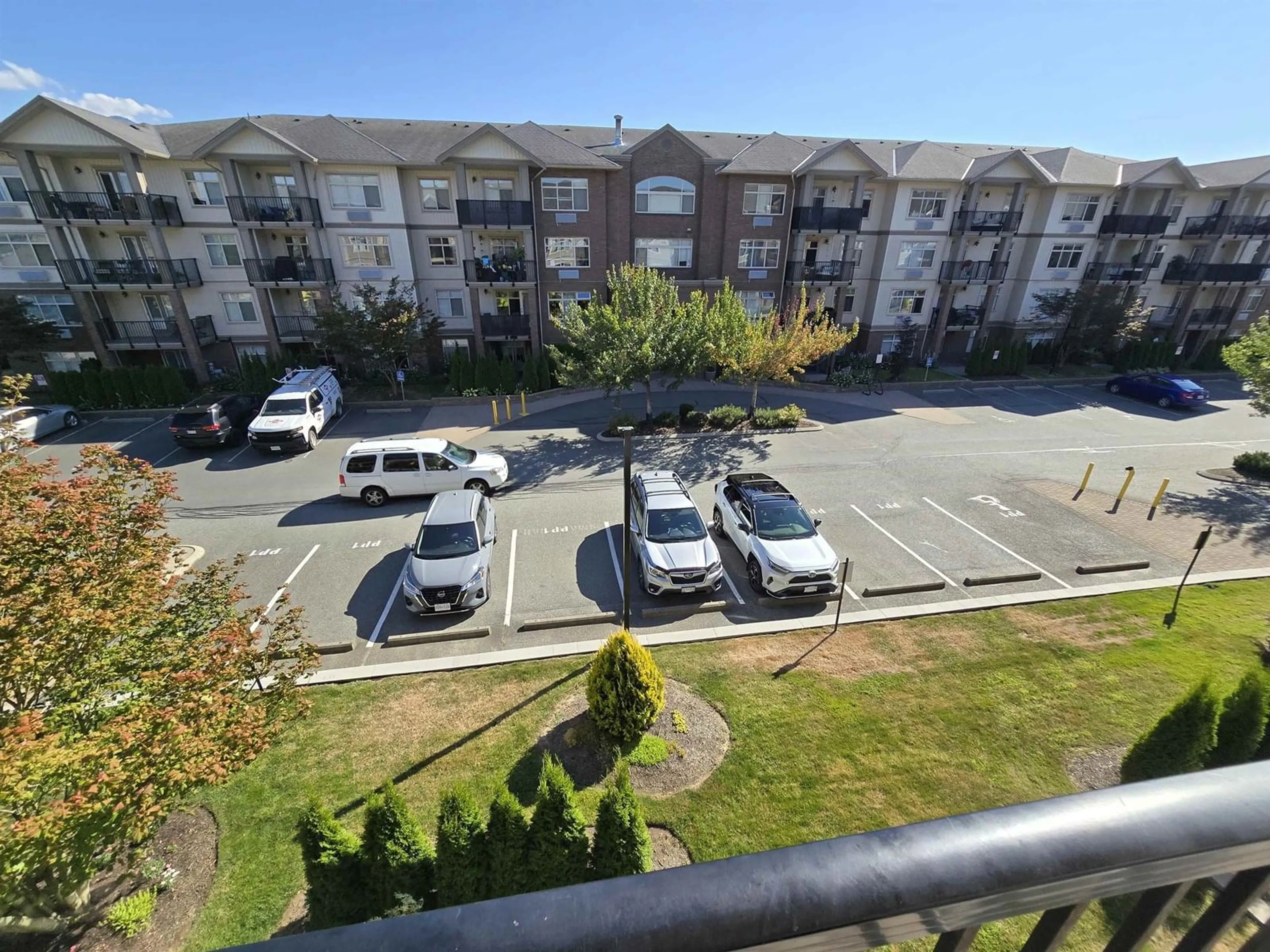 A pic from outside/outdoor area/front of a property/back of a property/a pic from drone, unknown for 318 - 45769 STEVENSON ROAD, Chilliwack British Columbia V2R5Z2