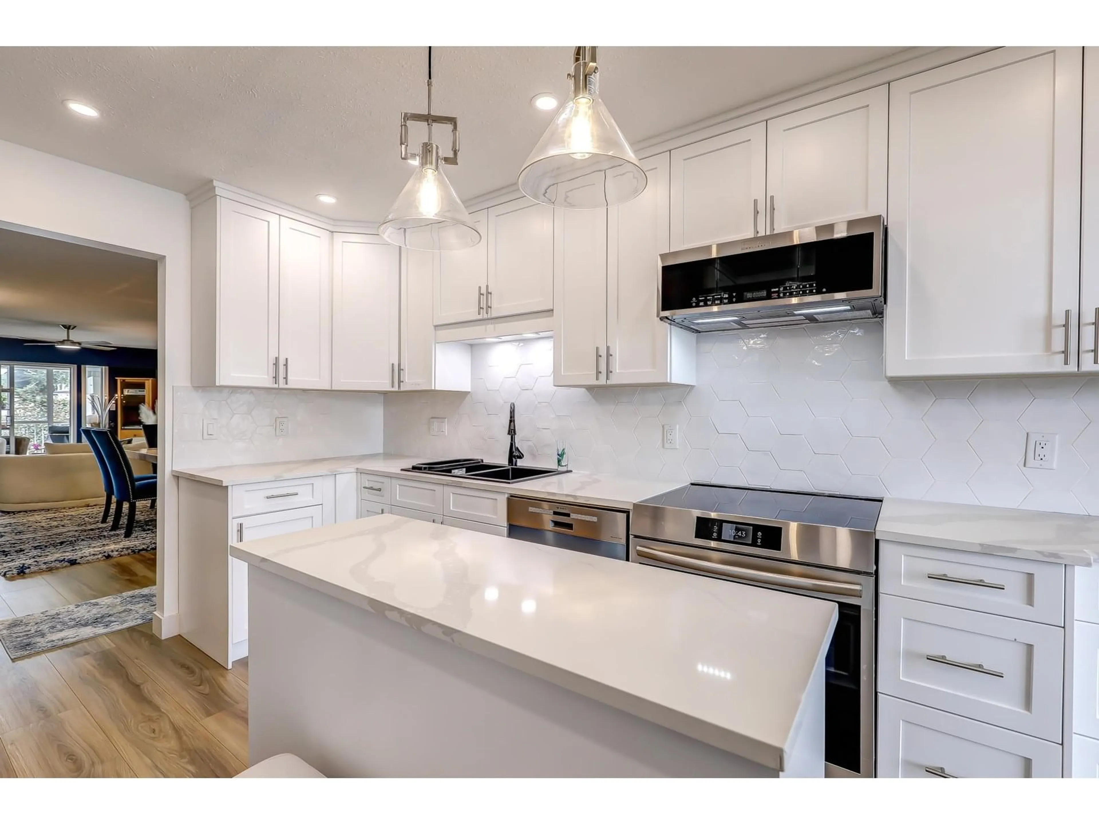 Open concept kitchen, ceramic/tile floor for 46 - 32691 GARIBALDI, Abbotsford British Columbia V2T5T7