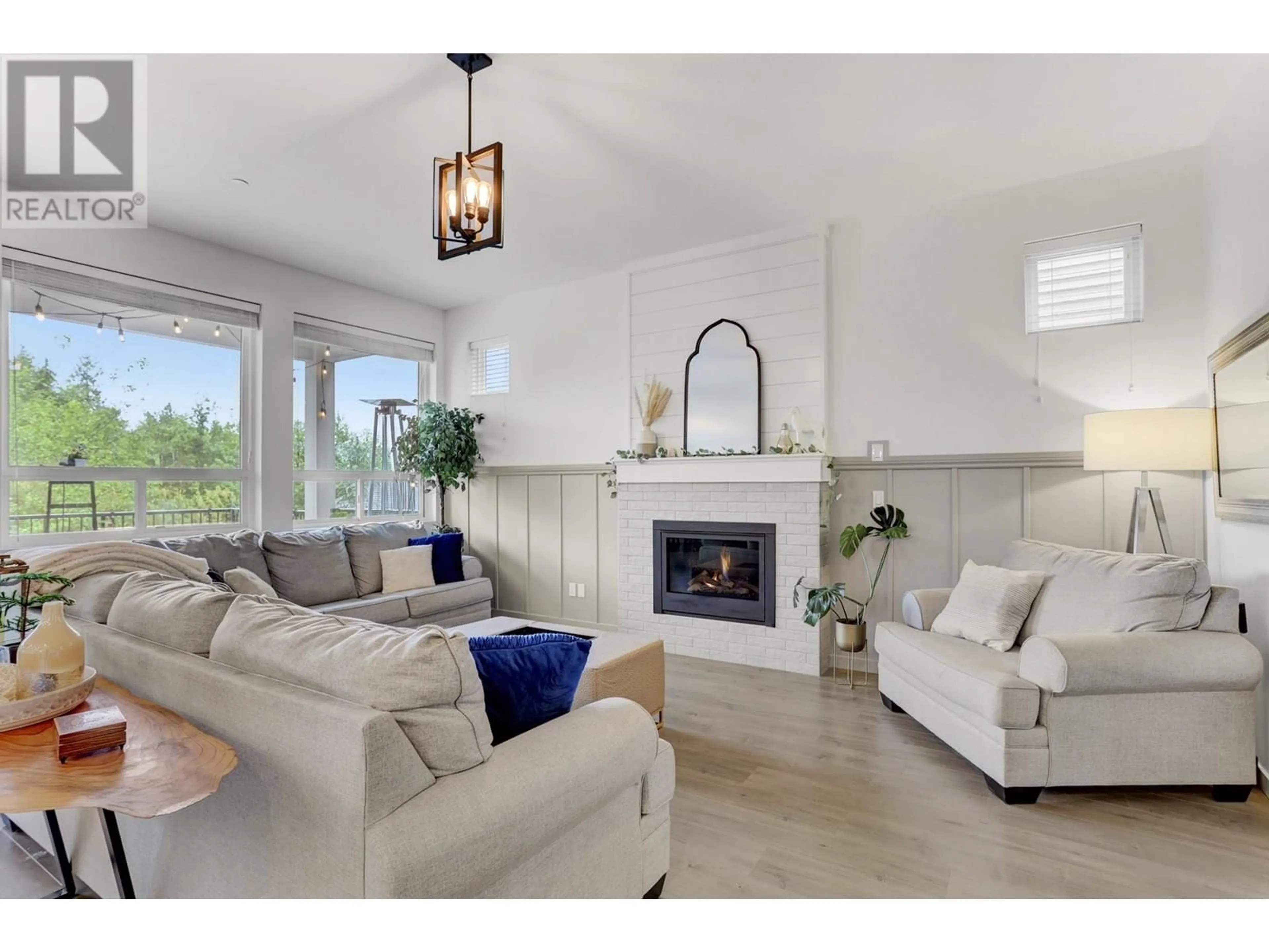 Living room with furniture, ceramic/tile floor for 10597 JACKSON ROAD, Maple Ridge British Columbia V2W1G6