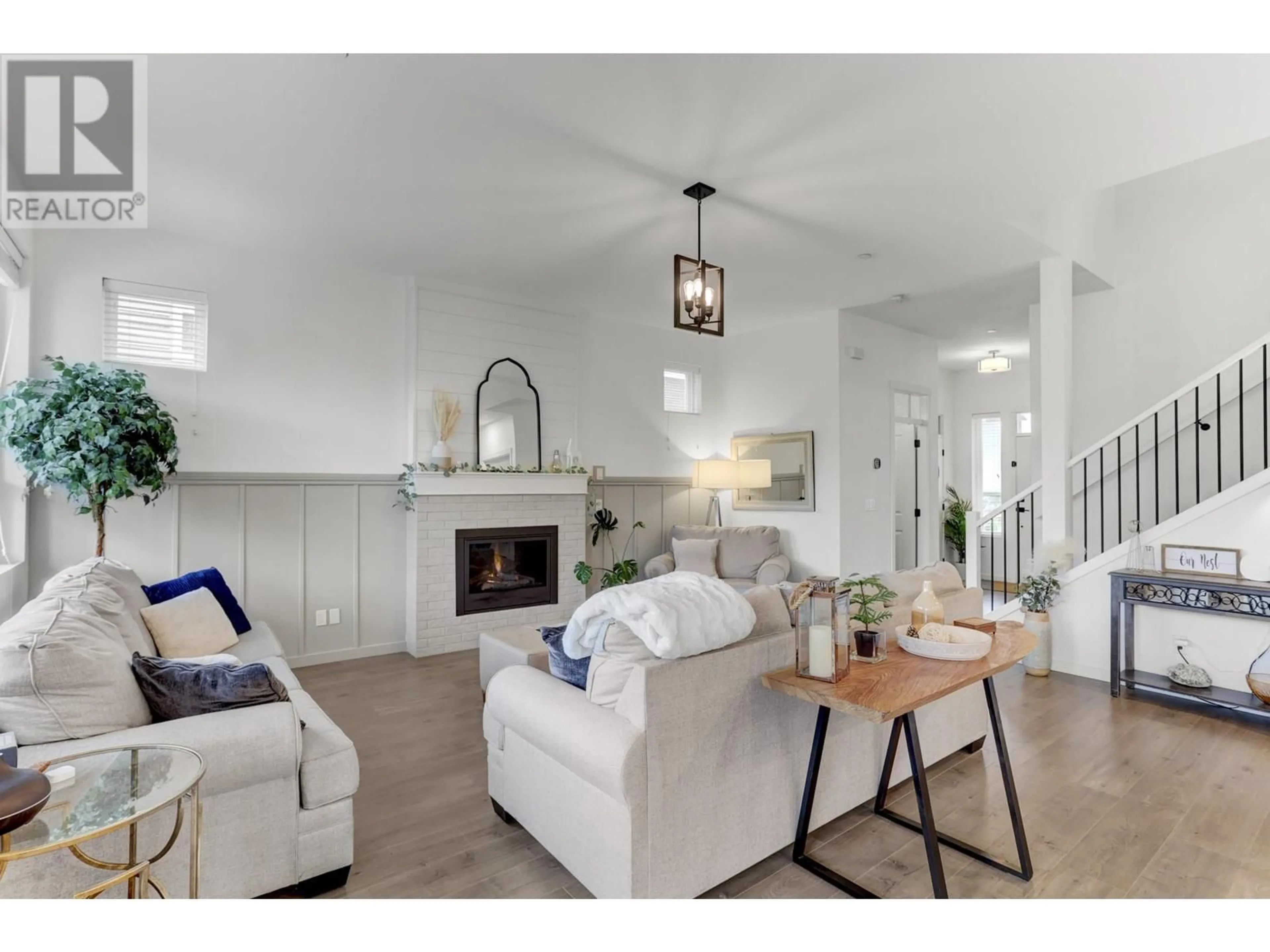 Living room with furniture, unknown for 10597 JACKSON ROAD, Maple Ridge British Columbia V2W1G6