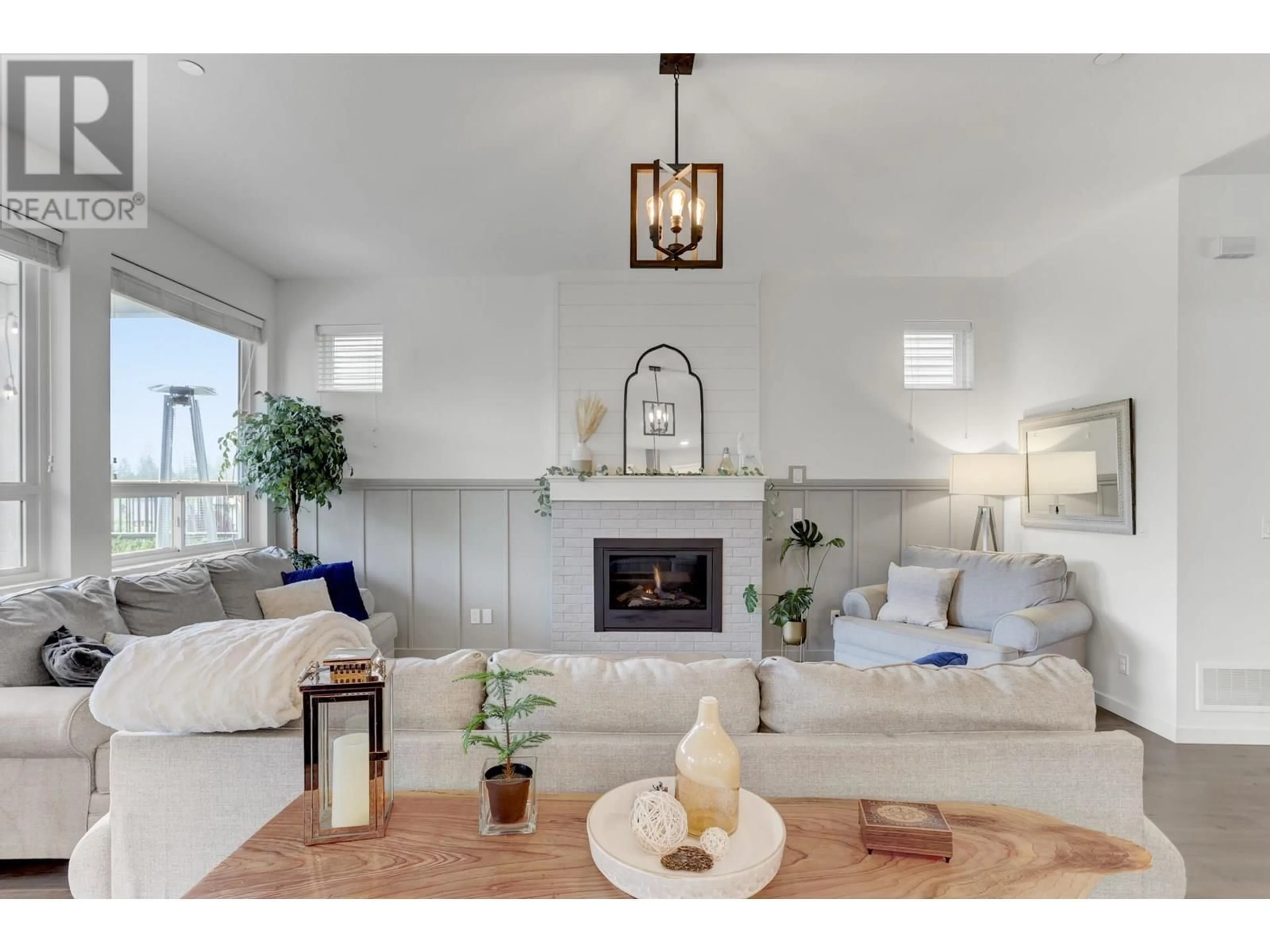 Living room with furniture, unknown for 10597 JACKSON ROAD, Maple Ridge British Columbia V2W1G6