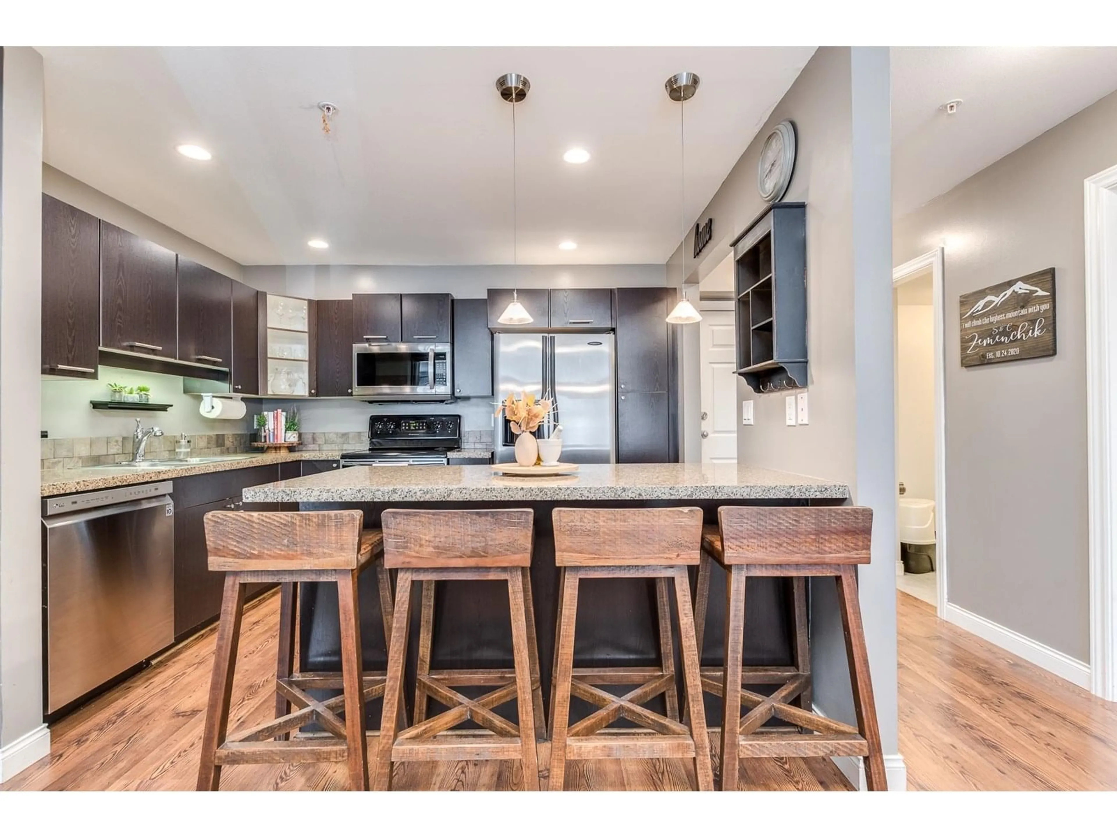 Open concept kitchen, wood/laminate floor for 114 - 5438 198, Langley British Columbia V3A1G2