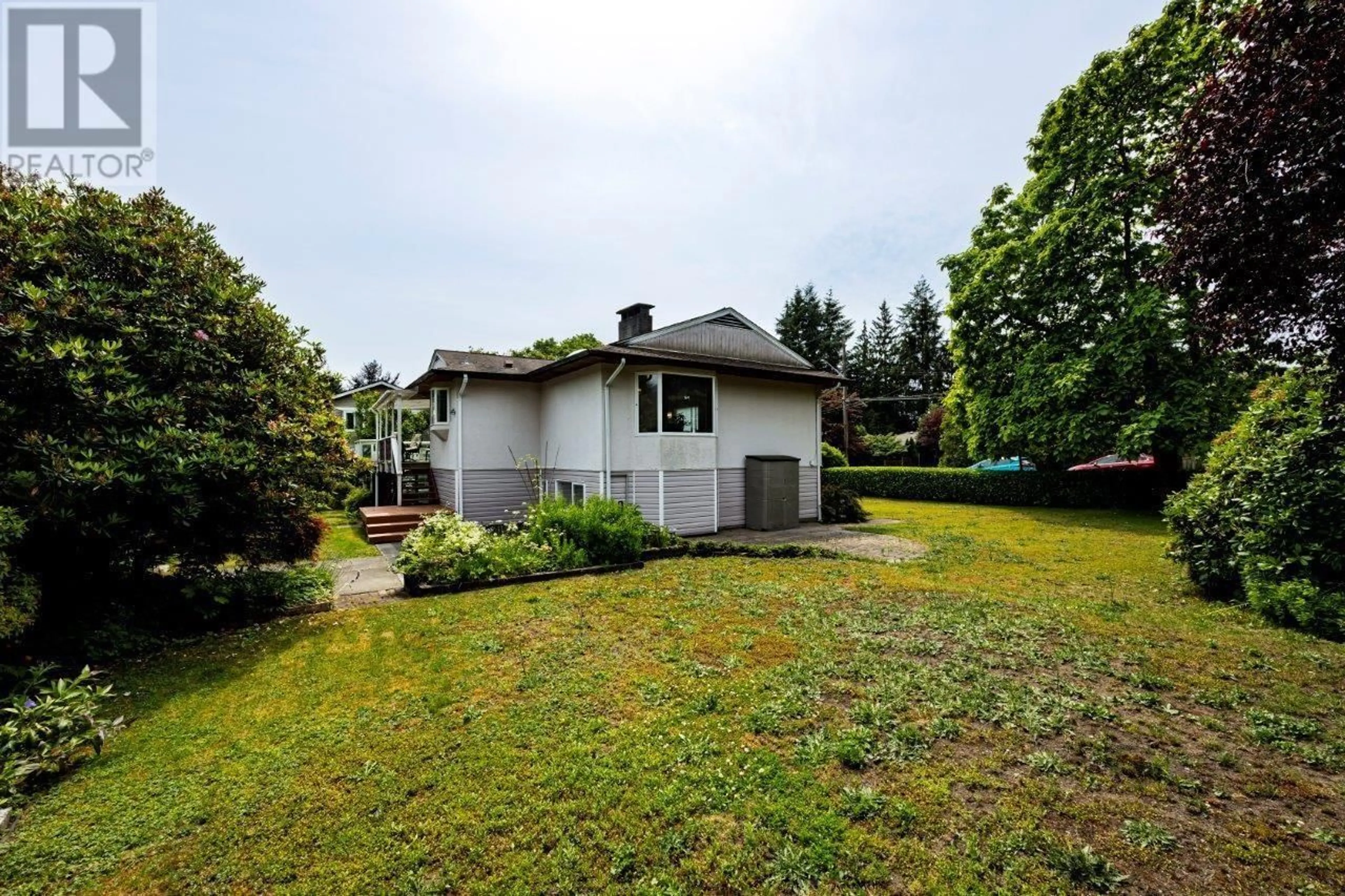 A pic from outside/outdoor area/front of a property/back of a property/a pic from drone, unknown for 3588 ALLAN ROAD, North Vancouver British Columbia V7K2M7