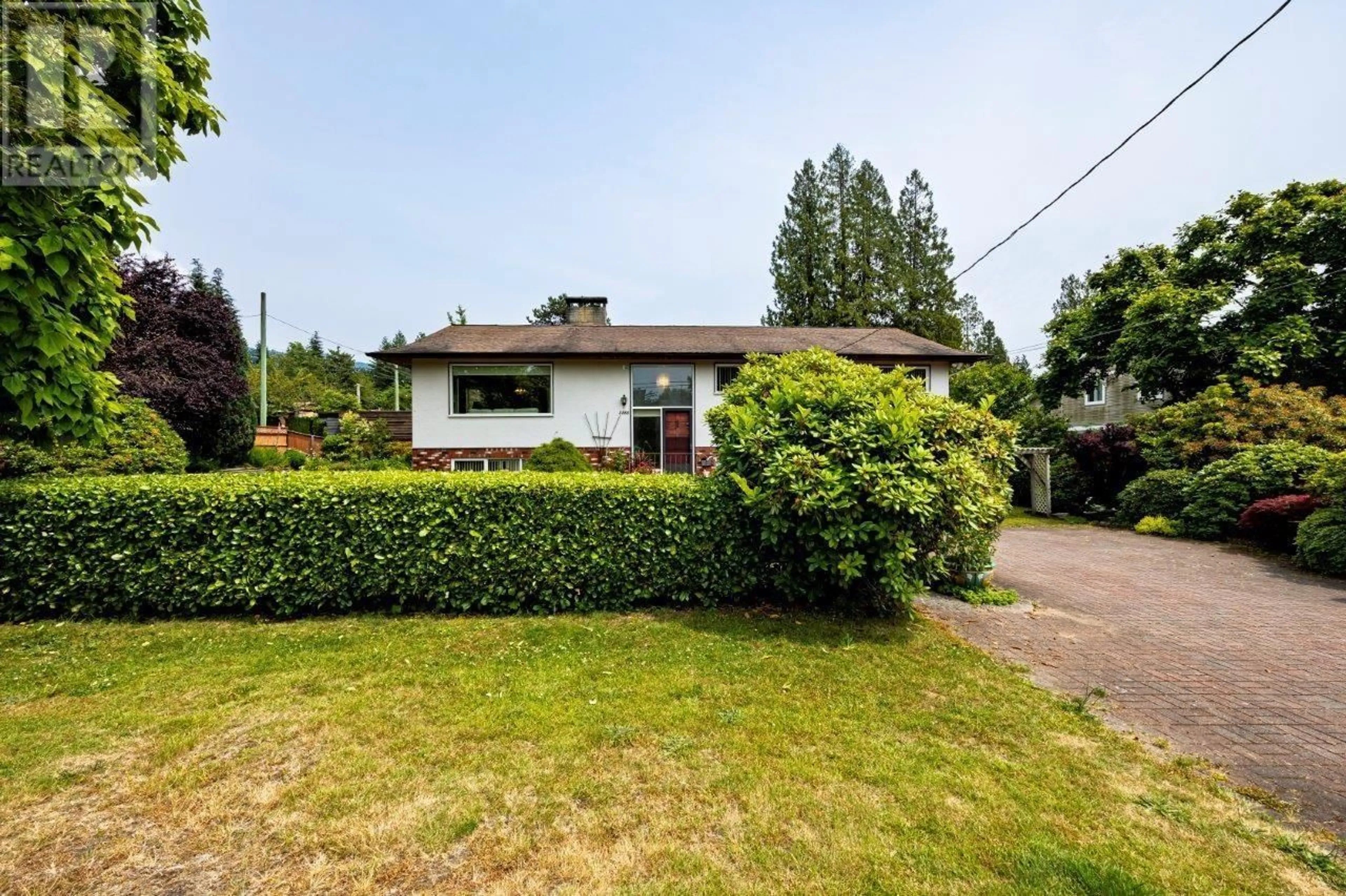 A pic from outside/outdoor area/front of a property/back of a property/a pic from drone, street for 3588 ALLAN ROAD, North Vancouver British Columbia V7K2M7