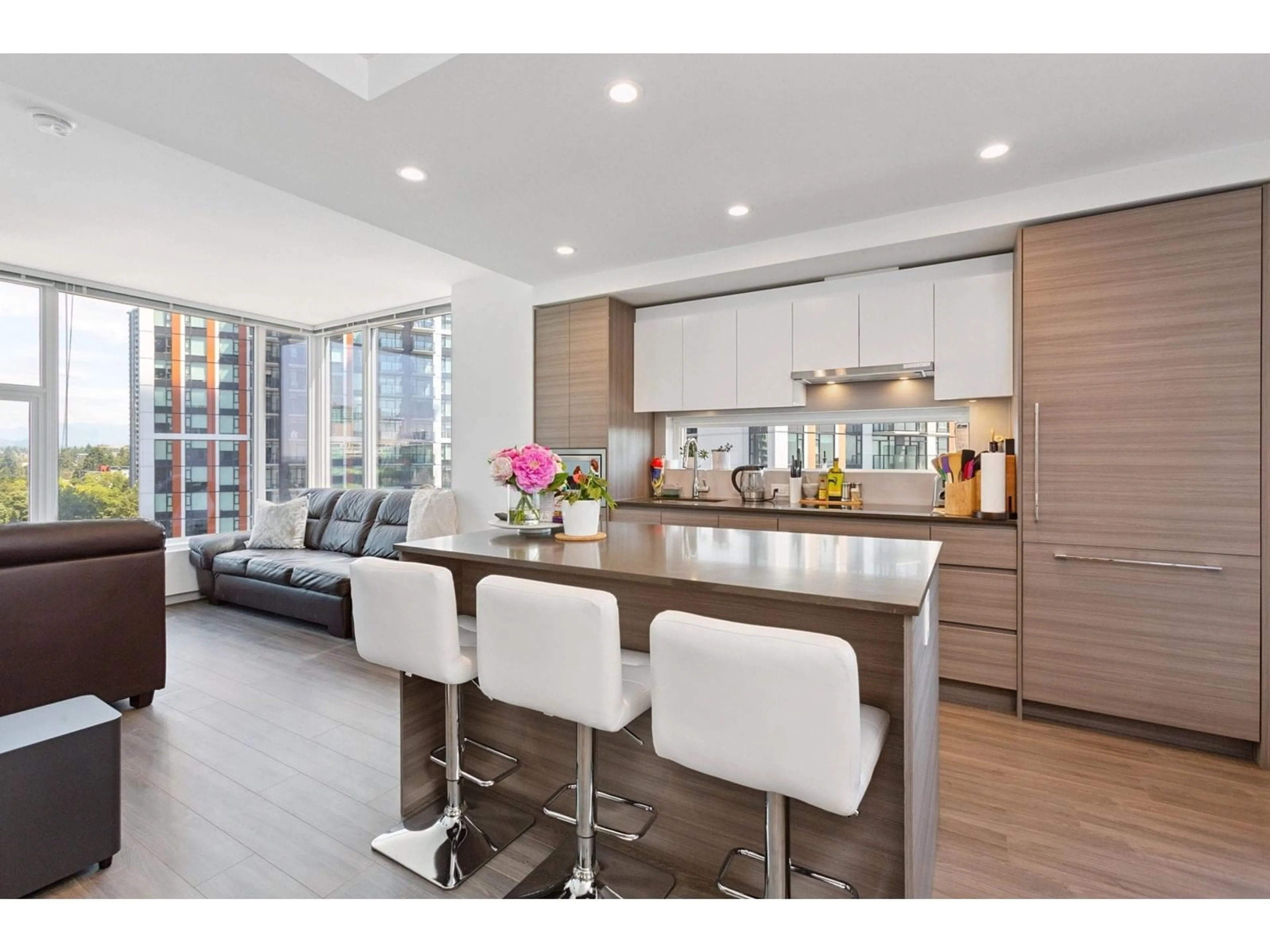 Open concept kitchen, wood/laminate floor for 1209 - 13655 FRASER, Surrey British Columbia V3T0P8