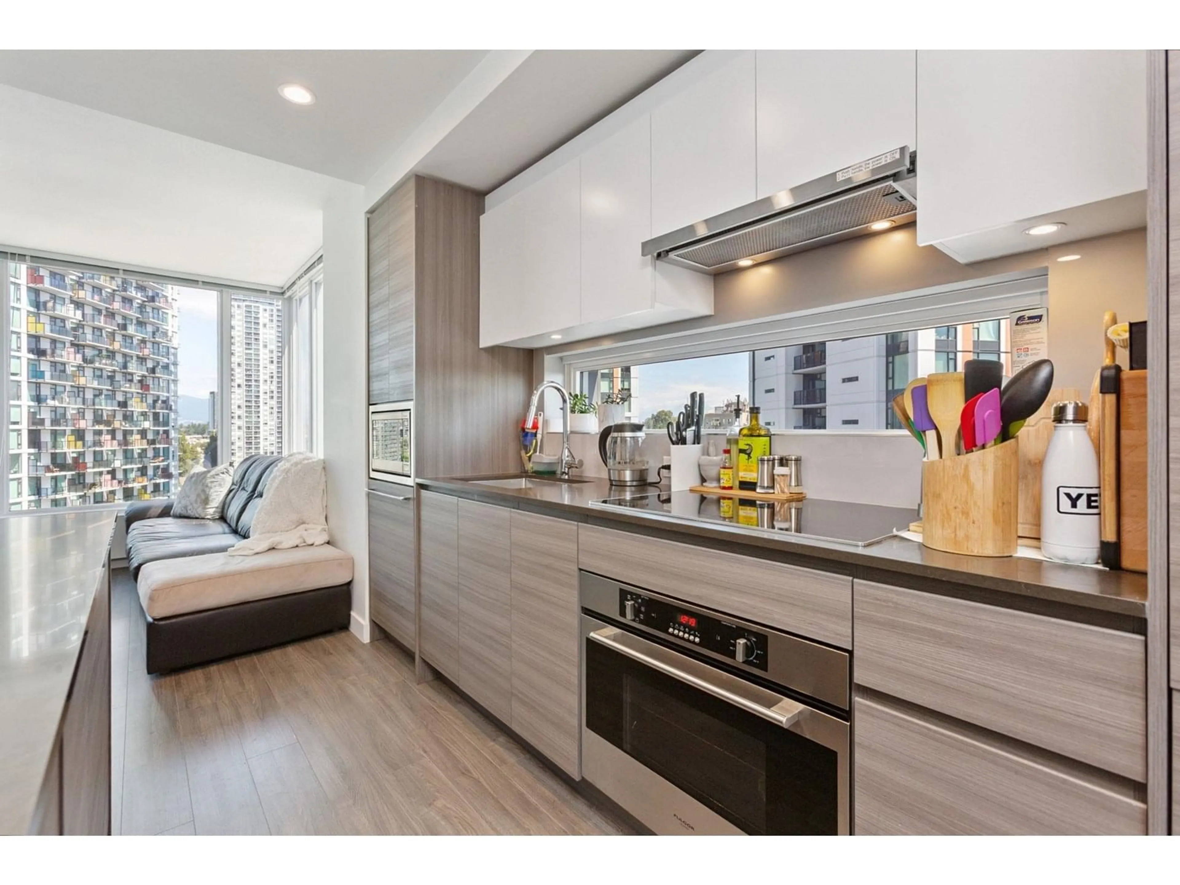 Open concept kitchen, unknown for 1209 - 13655 FRASER, Surrey British Columbia V3T0P8