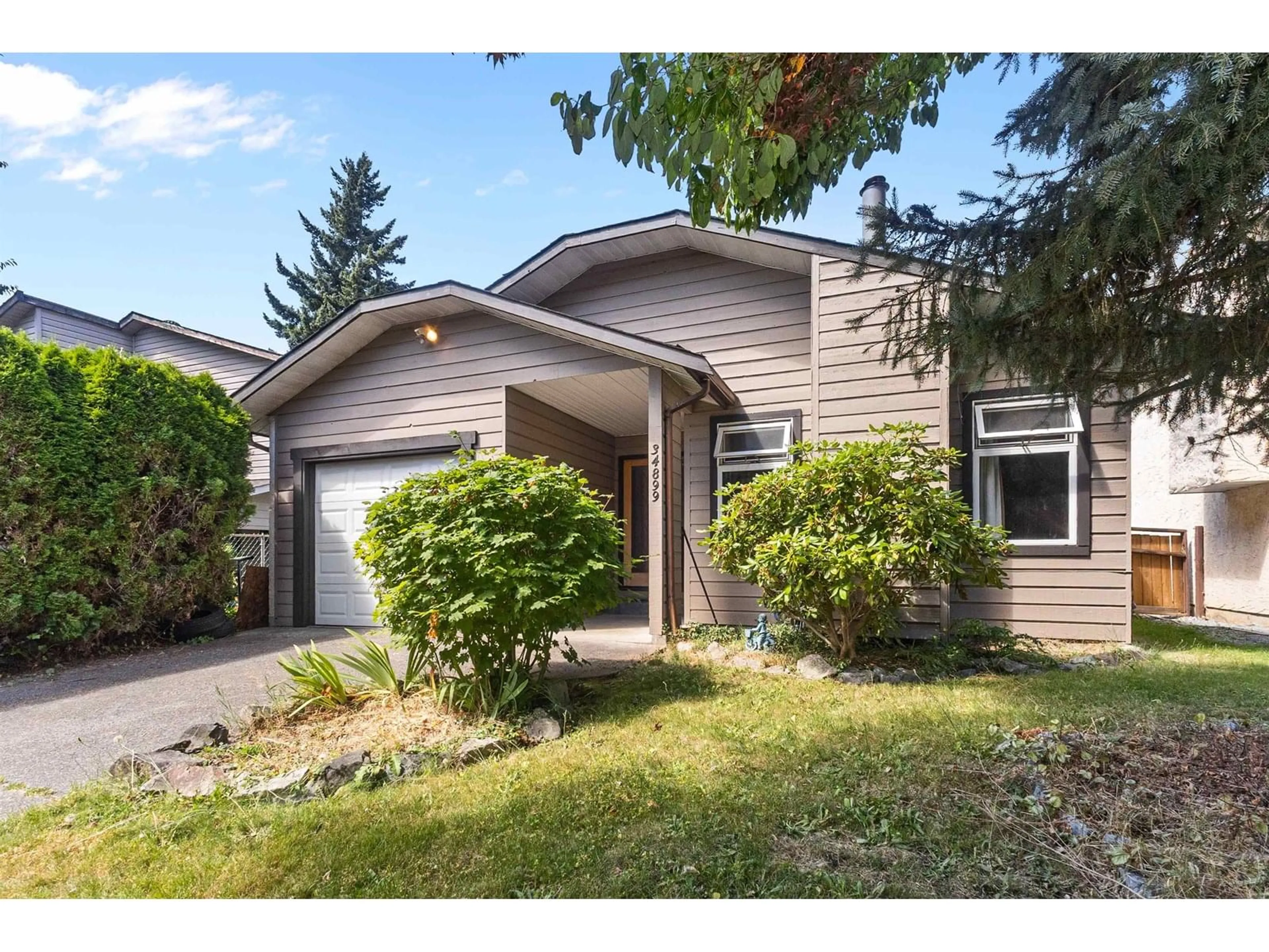 Home with vinyl exterior material, street for 34899 GLENN MOUNTAIN, Abbotsford British Columbia V3G1C2