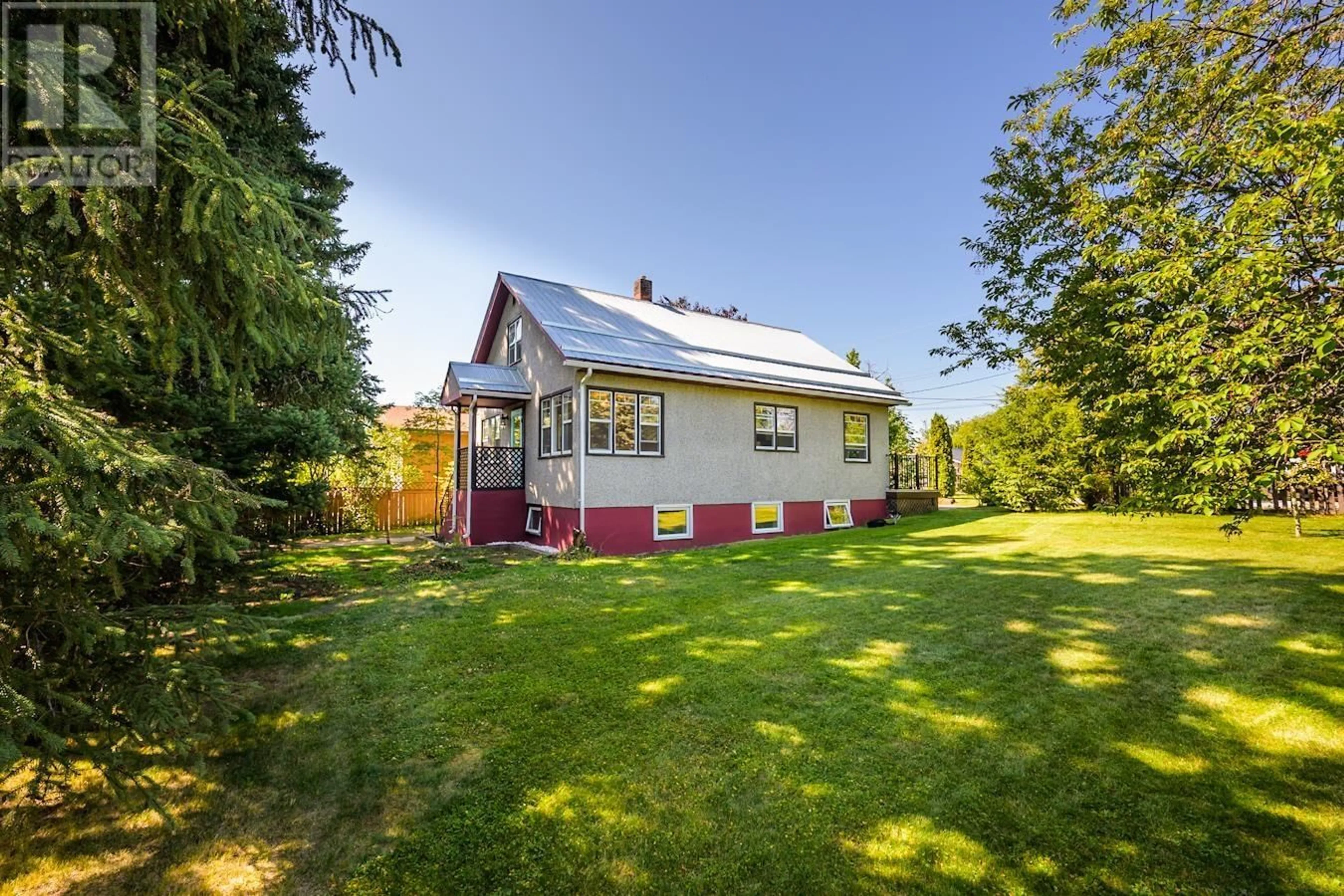 A pic from outside/outdoor area/front of a property/back of a property/a pic from drone, unknown for 907 GILLETT STREET, Prince George British Columbia V2M2V1
