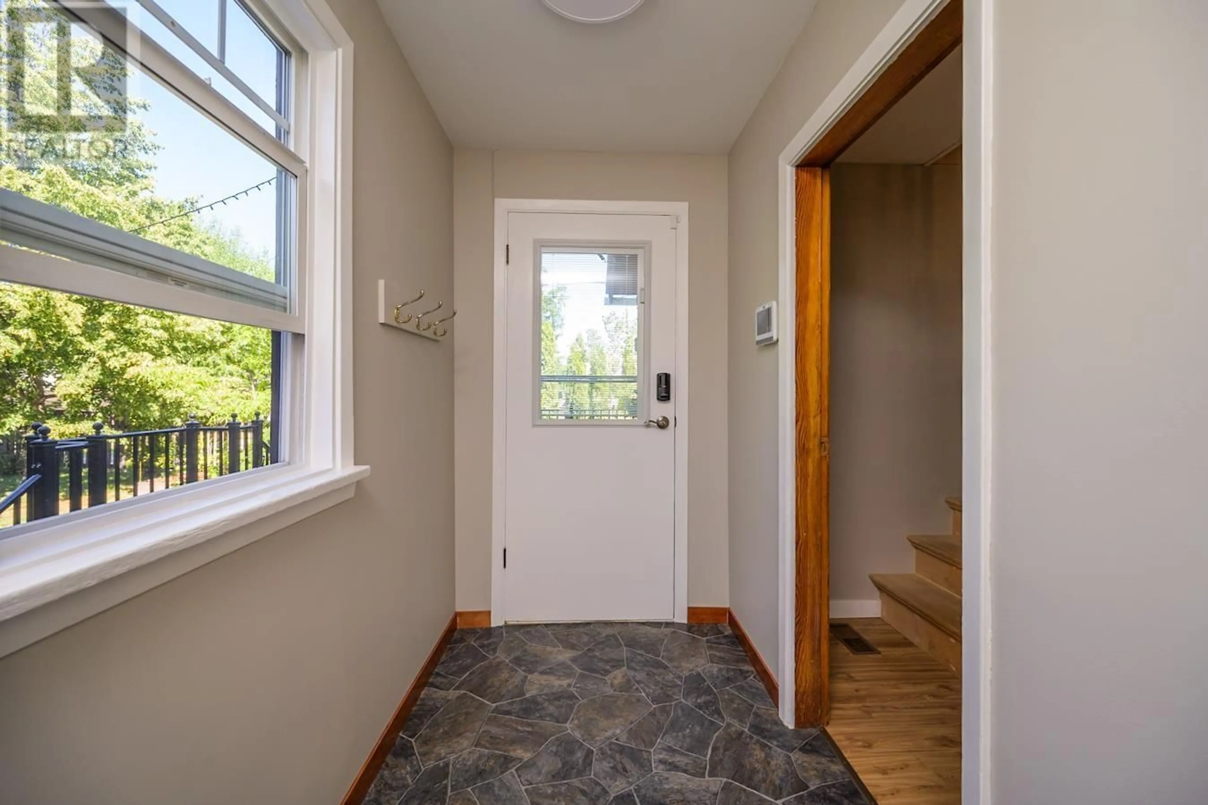 Indoor entryway for 907 GILLETT STREET, Prince George British Columbia V2M2V1