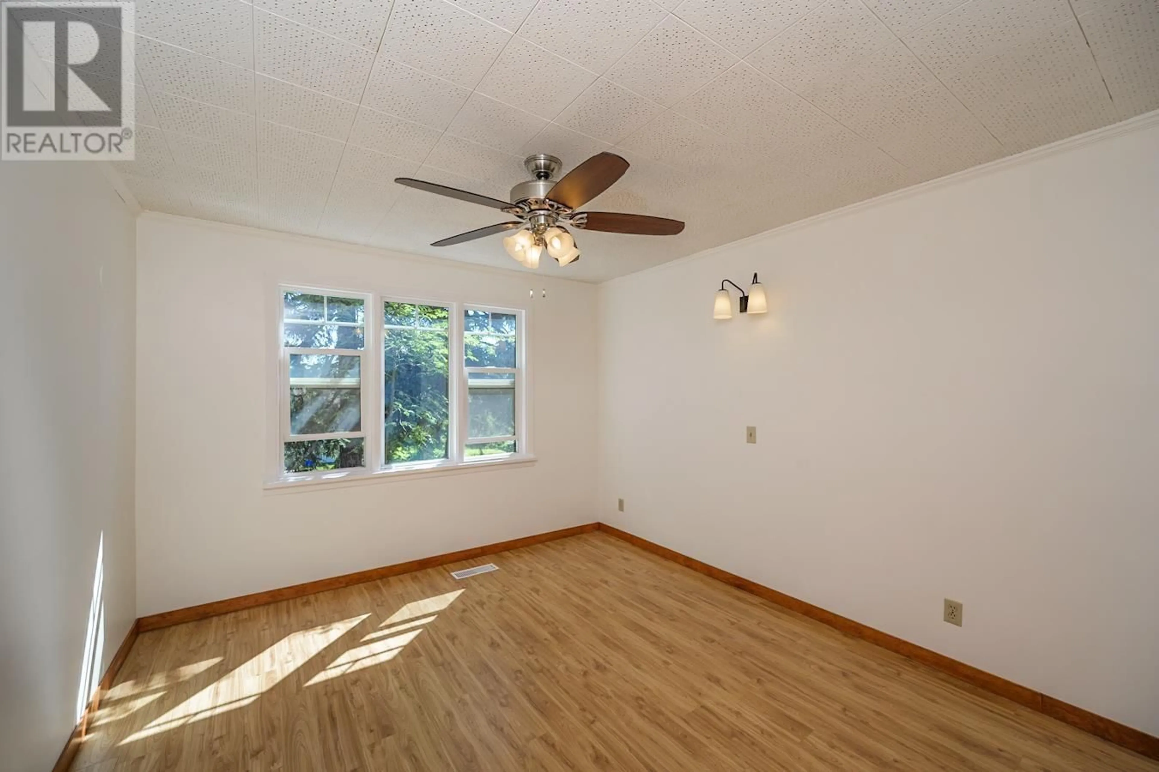 A pic of a room for 907 GILLETT STREET, Prince George British Columbia V2M2V1