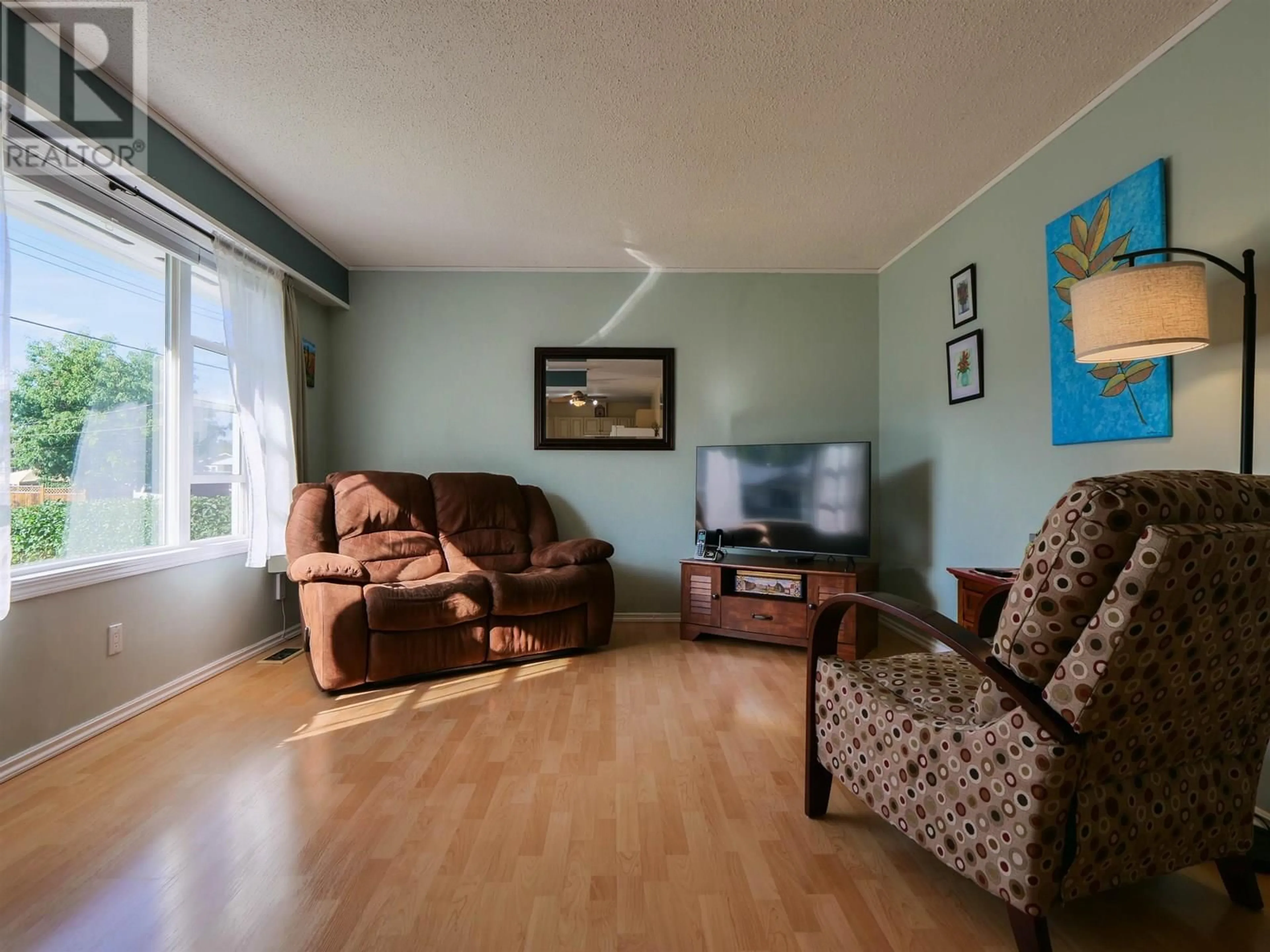 Living room with furniture, unknown for 820 REYNARD STREET, Quesnel British Columbia V2J4W1