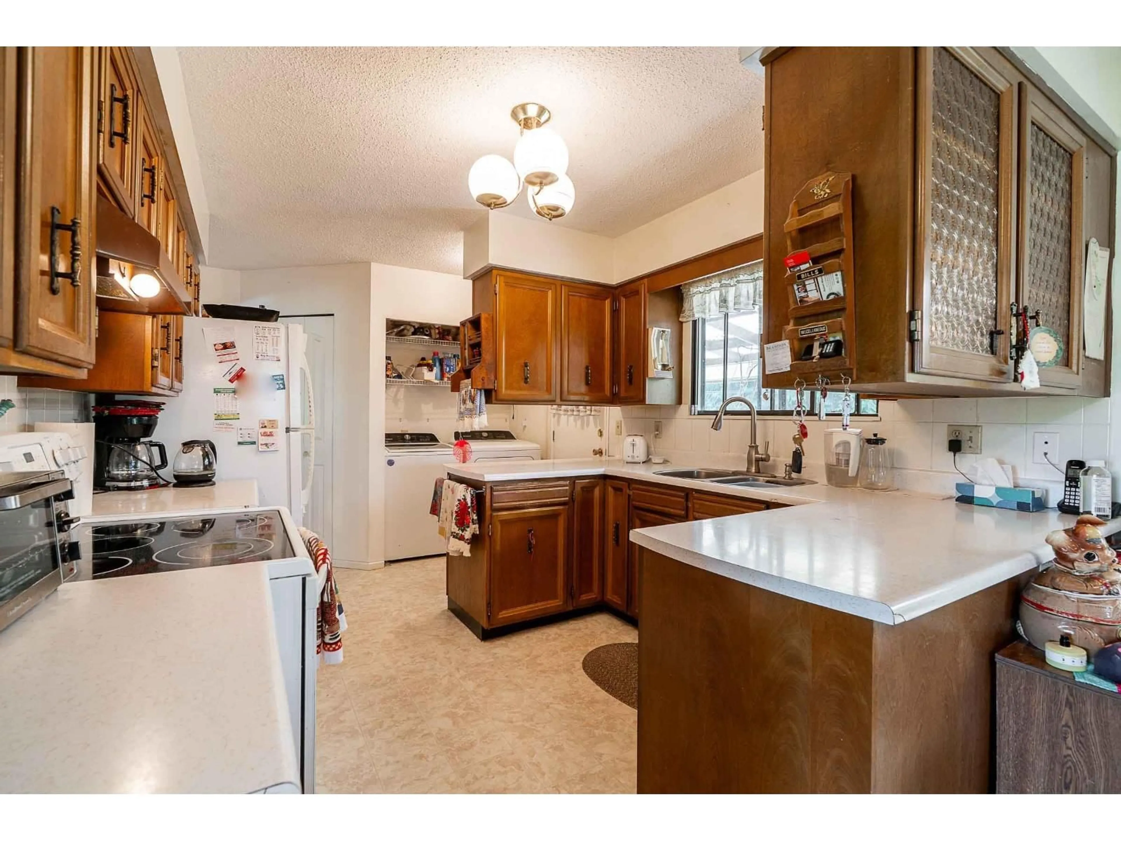 Standard kitchen, ceramic/tile floor for 25940 56, Langley British Columbia V4W1J7