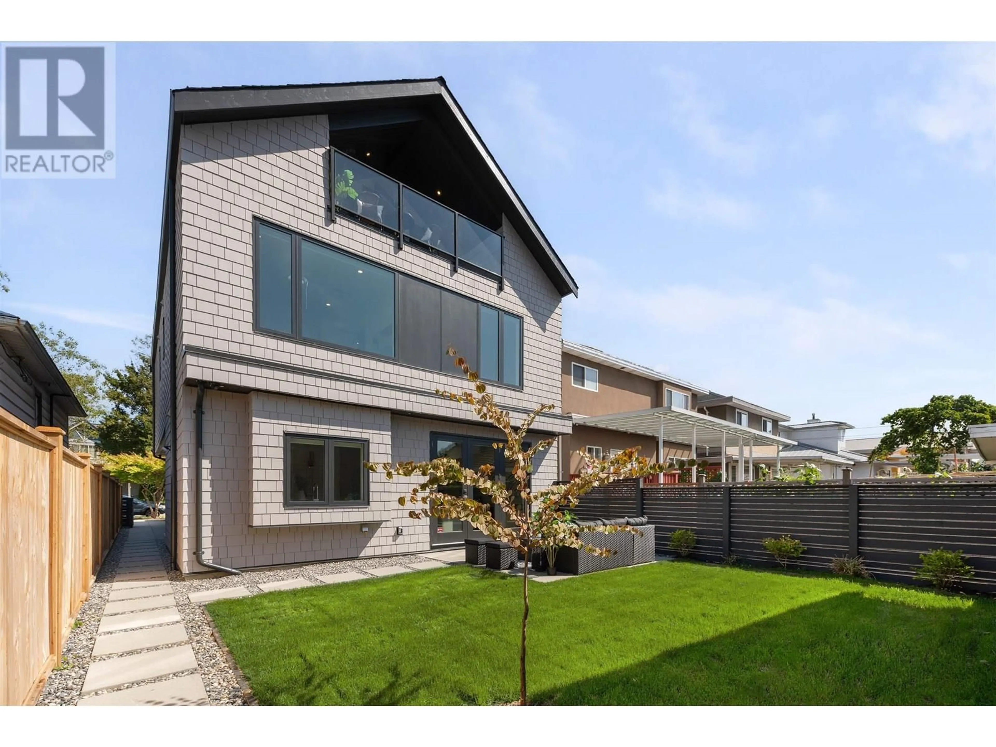 Home with vinyl exterior material, street for 2 - 2750 19TH AVENUE, Vancouver British Columbia V6L1E3