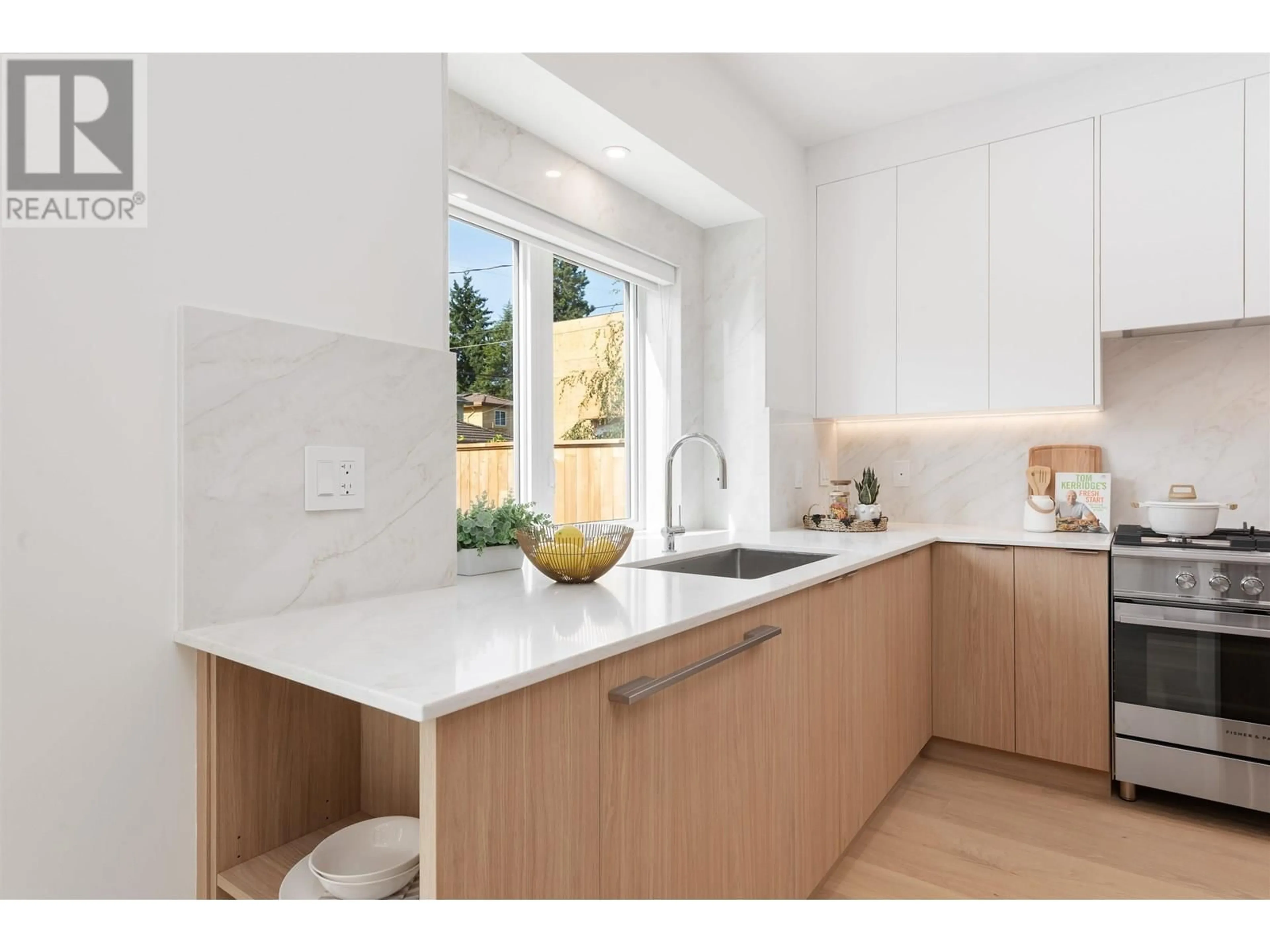 Contemporary kitchen, unknown for 2 - 2750 19TH AVENUE, Vancouver British Columbia V6L1E3