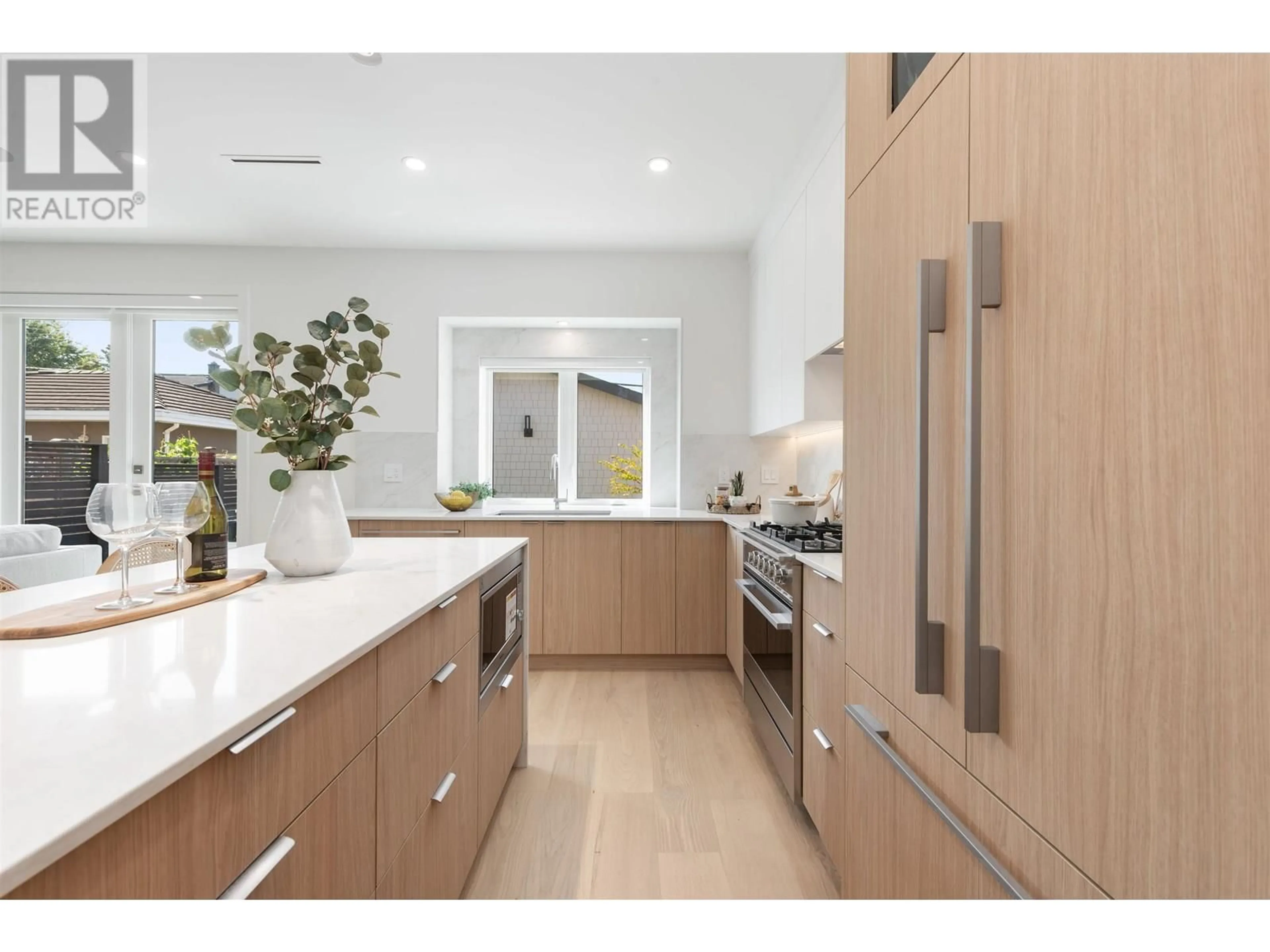 Contemporary kitchen, unknown for 2 - 2750 19TH AVENUE, Vancouver British Columbia V6L1E3