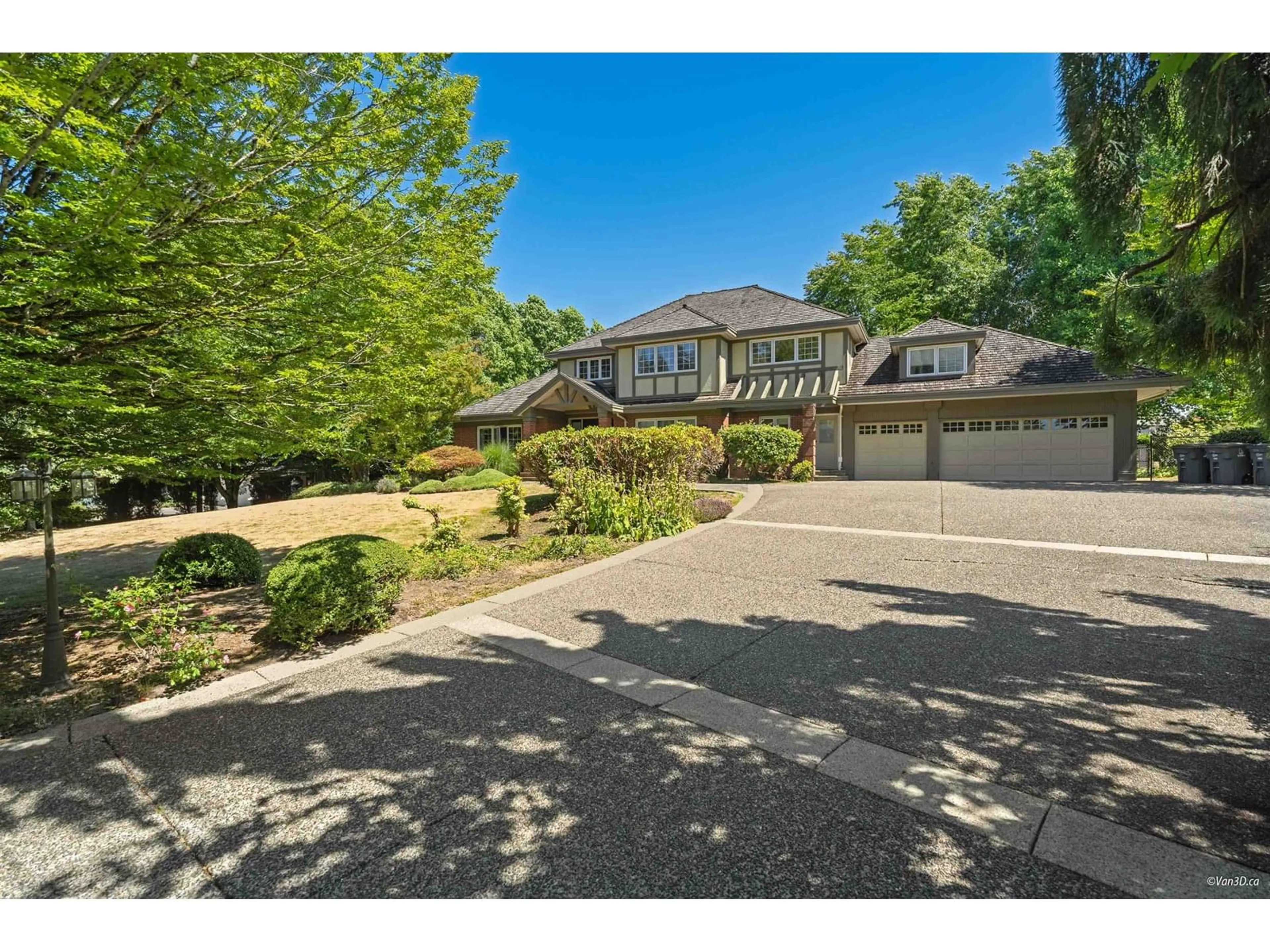 A pic from outside/outdoor area/front of a property/back of a property/a pic from drone, unknown for 2738 169, Surrey British Columbia V3Z9W8