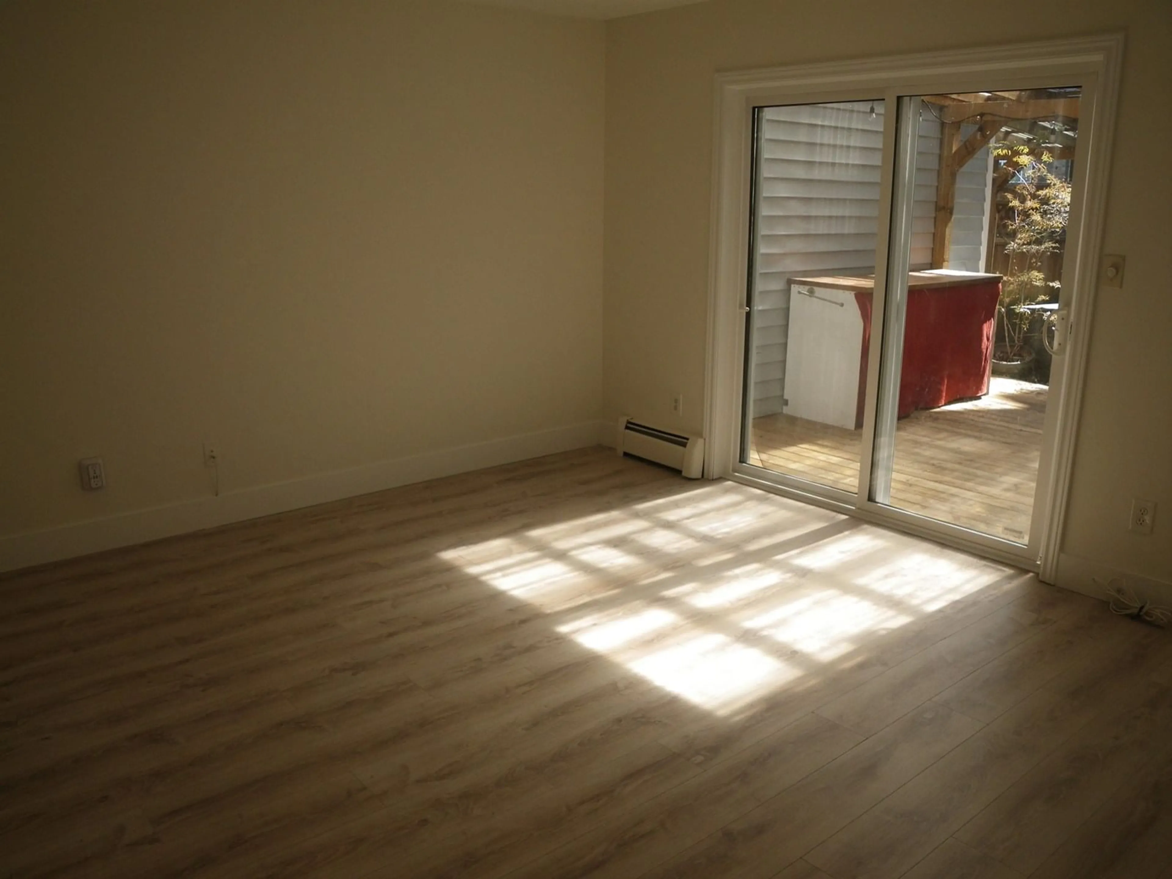 A pic of a room for 4 - 19952 56, Langley British Columbia V3A3X9