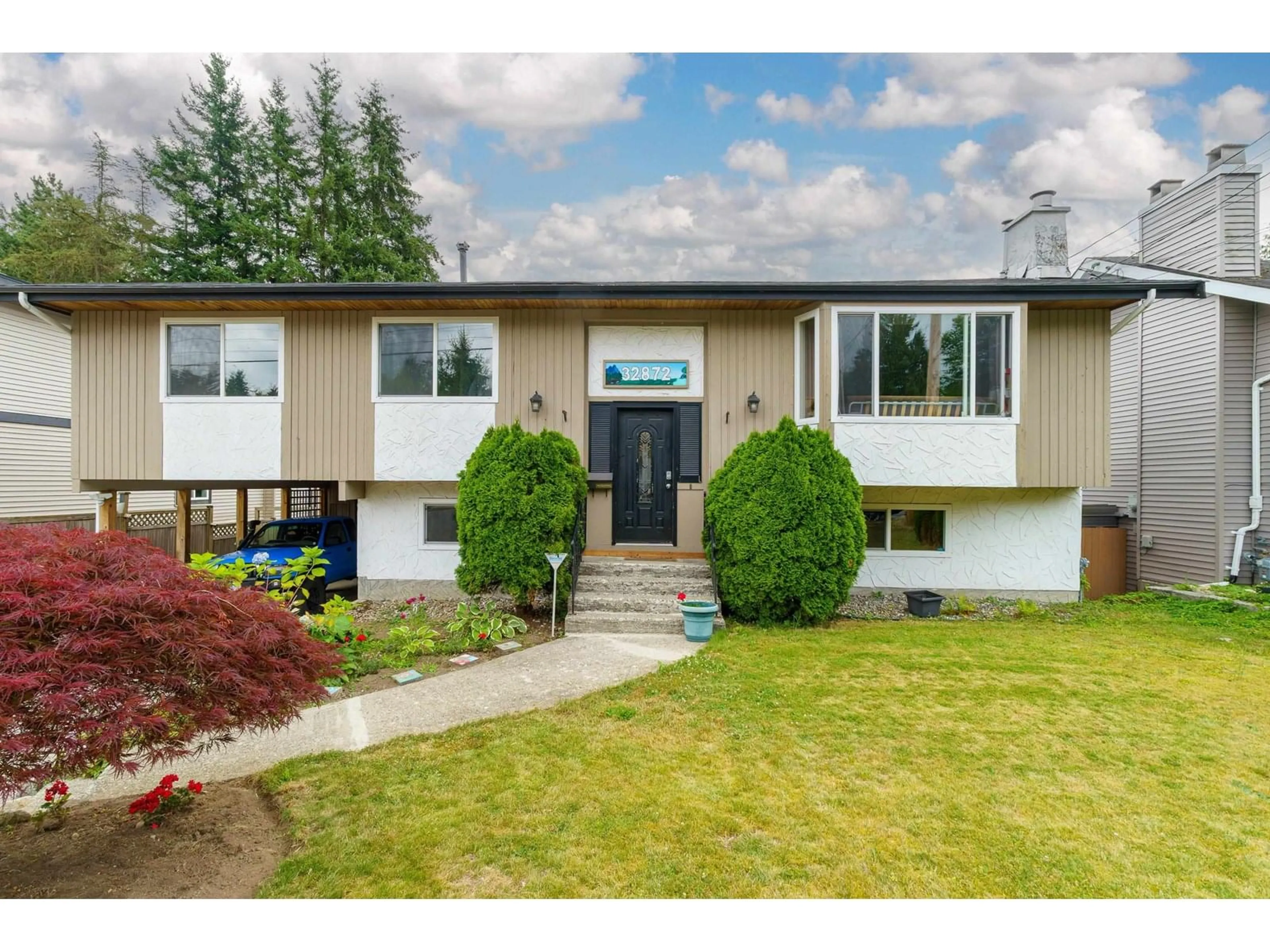 Home with vinyl exterior material, street for 32872 BAKERVIEW, Mission British Columbia V2V2P8