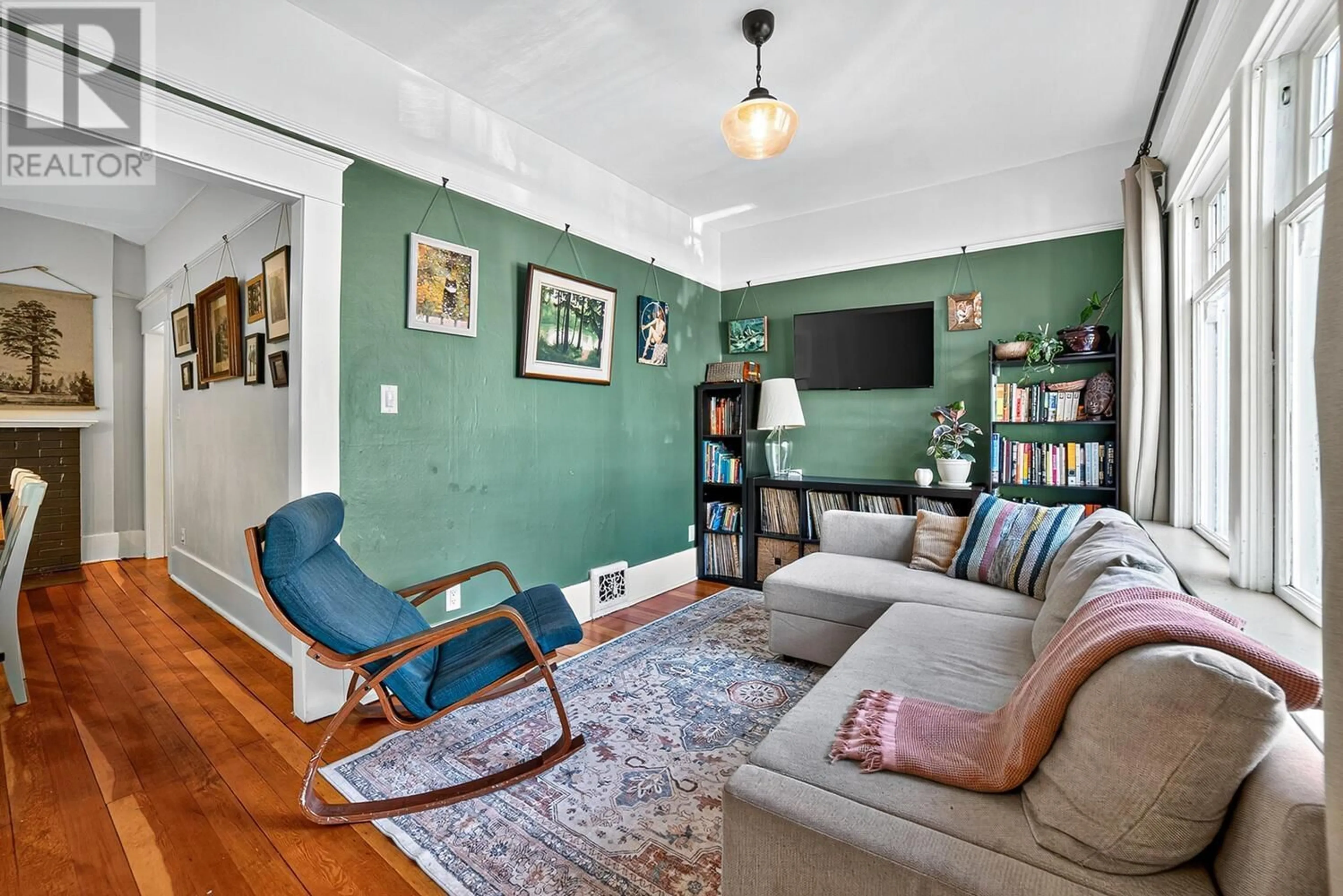 Living room with furniture, unknown for 1113 MCLEAN DRIVE, Vancouver British Columbia V5L3N5