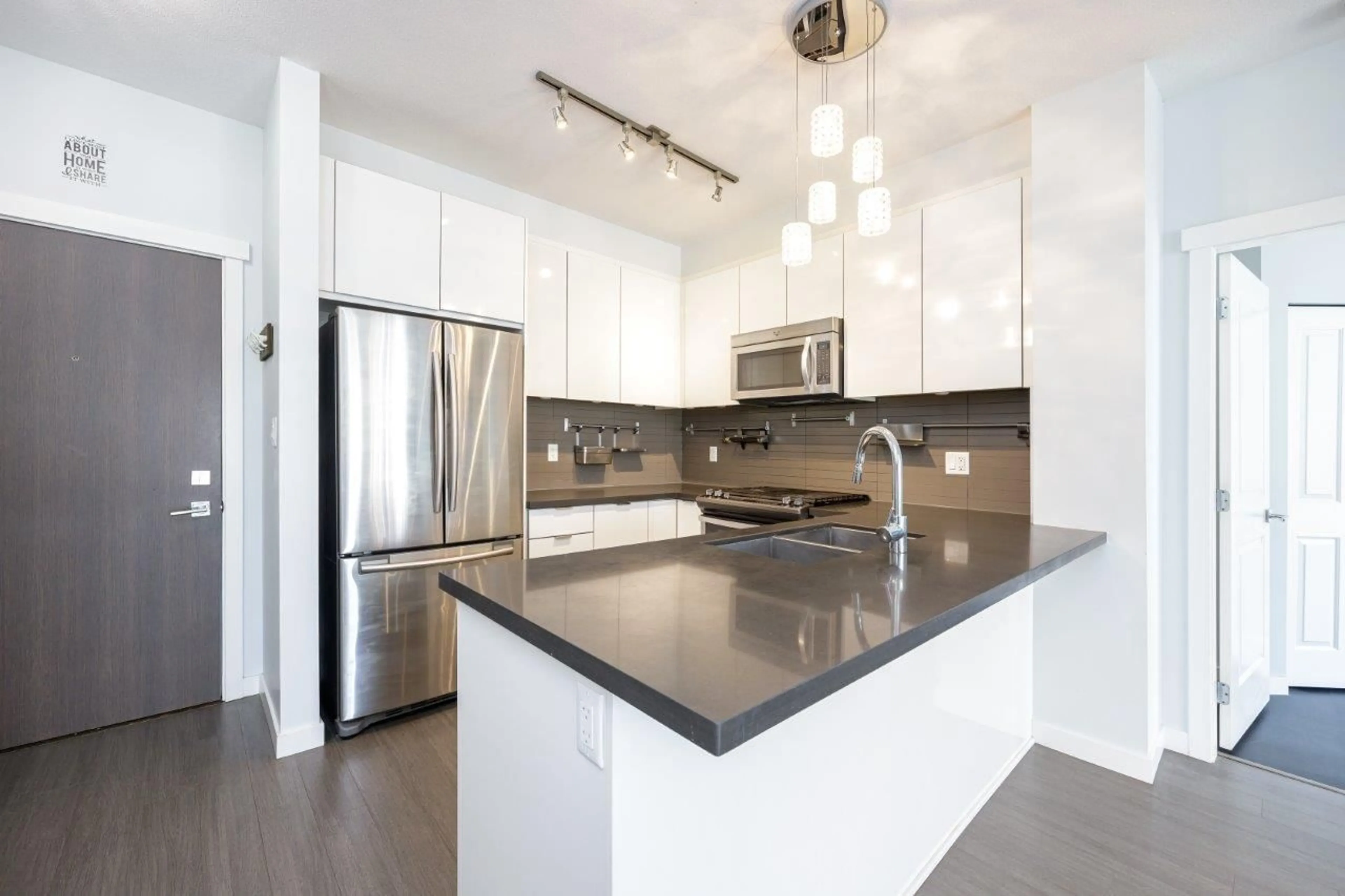 Open concept kitchen, unknown for 234 - 15168 33, Surrey British Columbia V3Z0N7