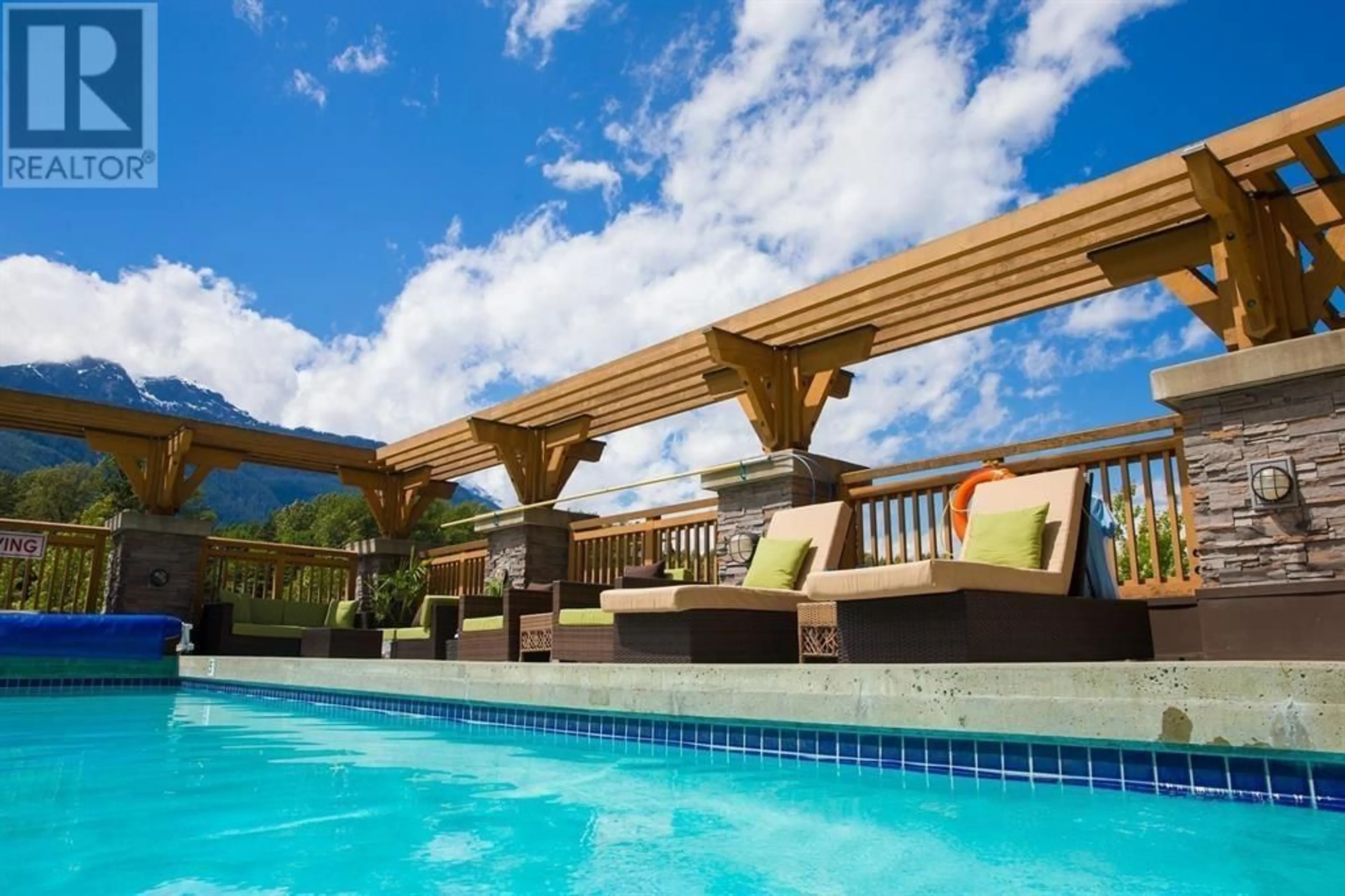 Pool for 216 - 40900 TANTALUS ROAD, Squamish British Columbia V8B0R3