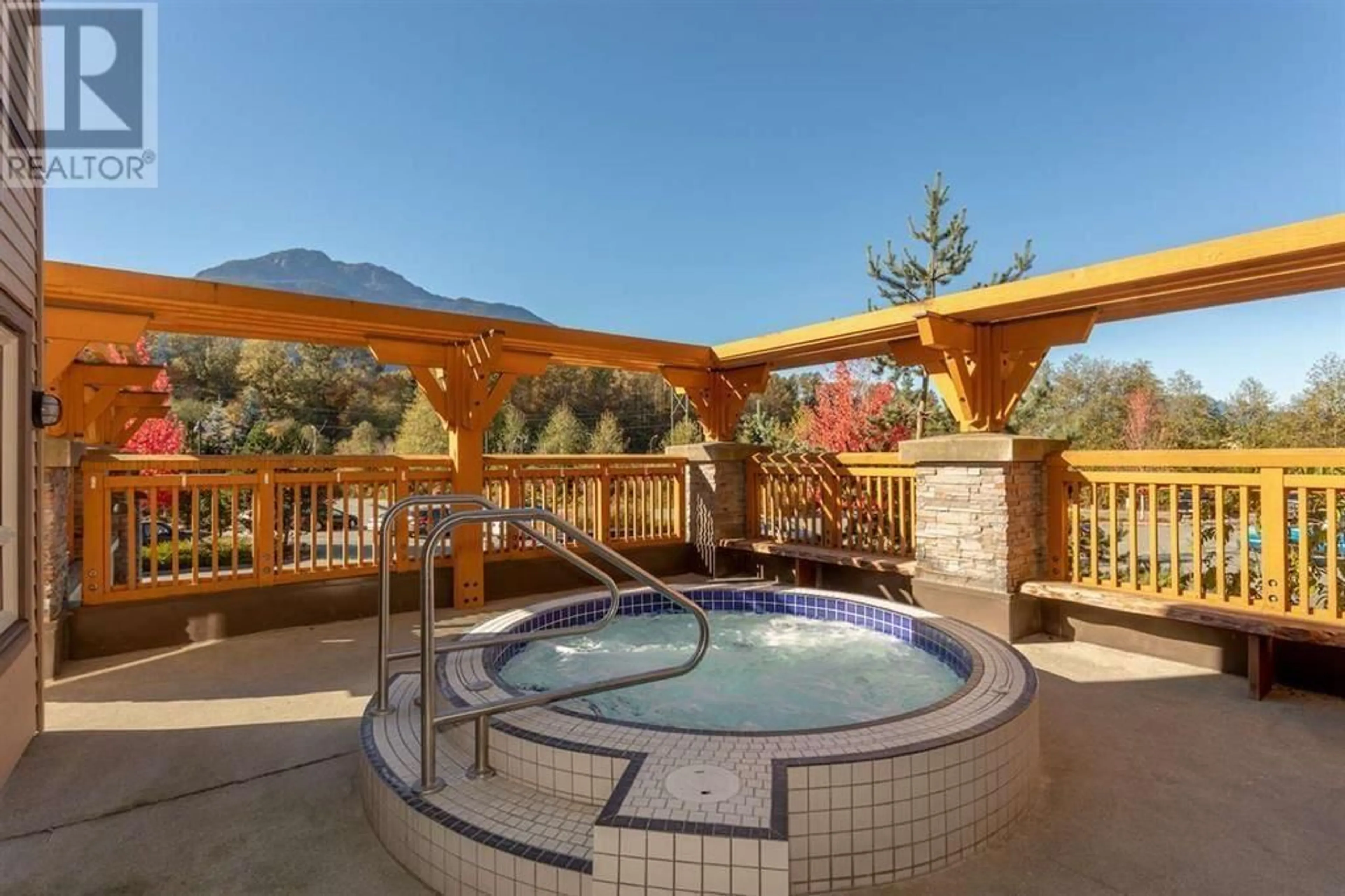 Patio, mountain view for 216 - 40900 TANTALUS ROAD, Squamish British Columbia V8B0R3
