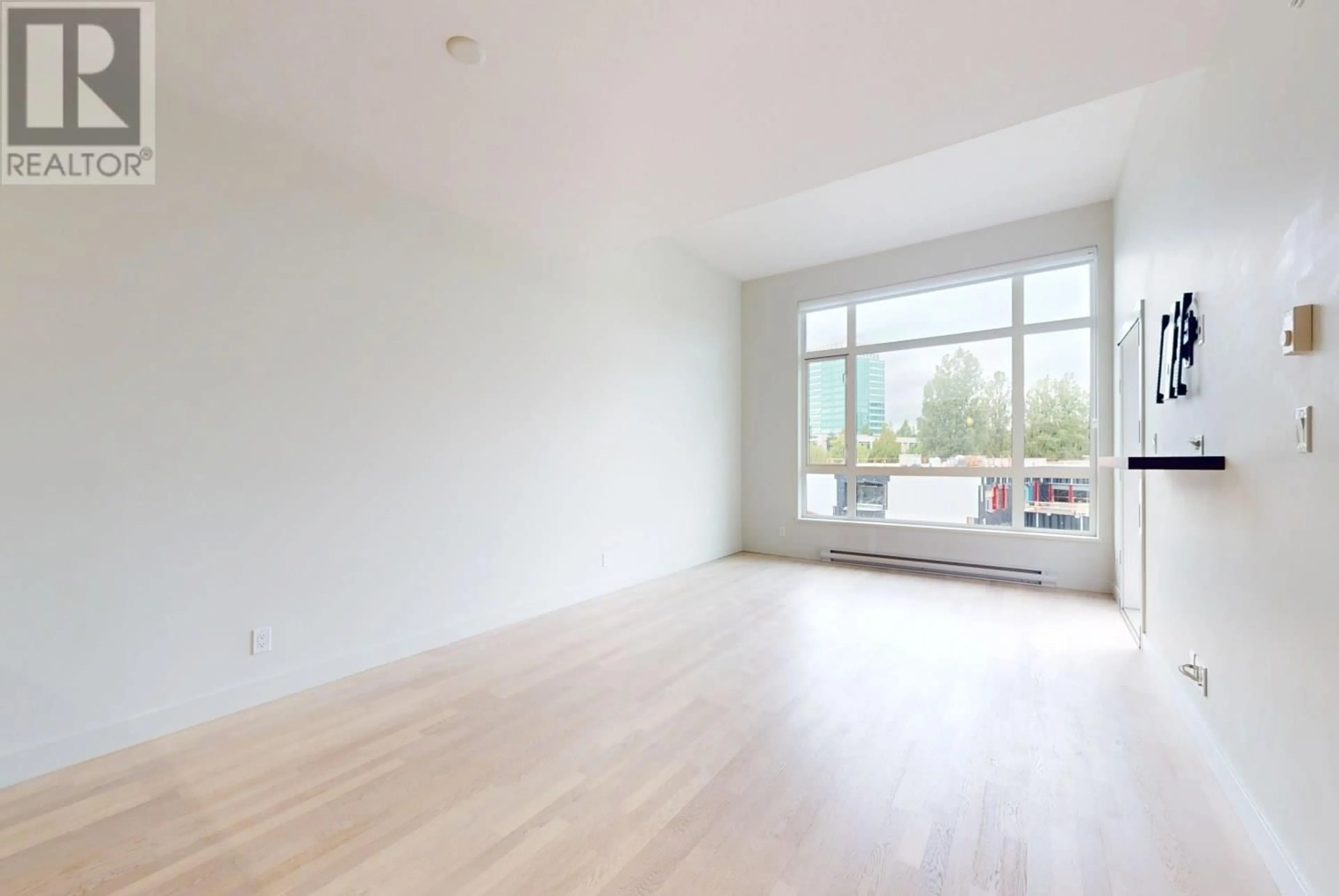 A pic of a room for 423 - 7058 14TH AVENUE, Burnaby British Columbia V3N1Z2