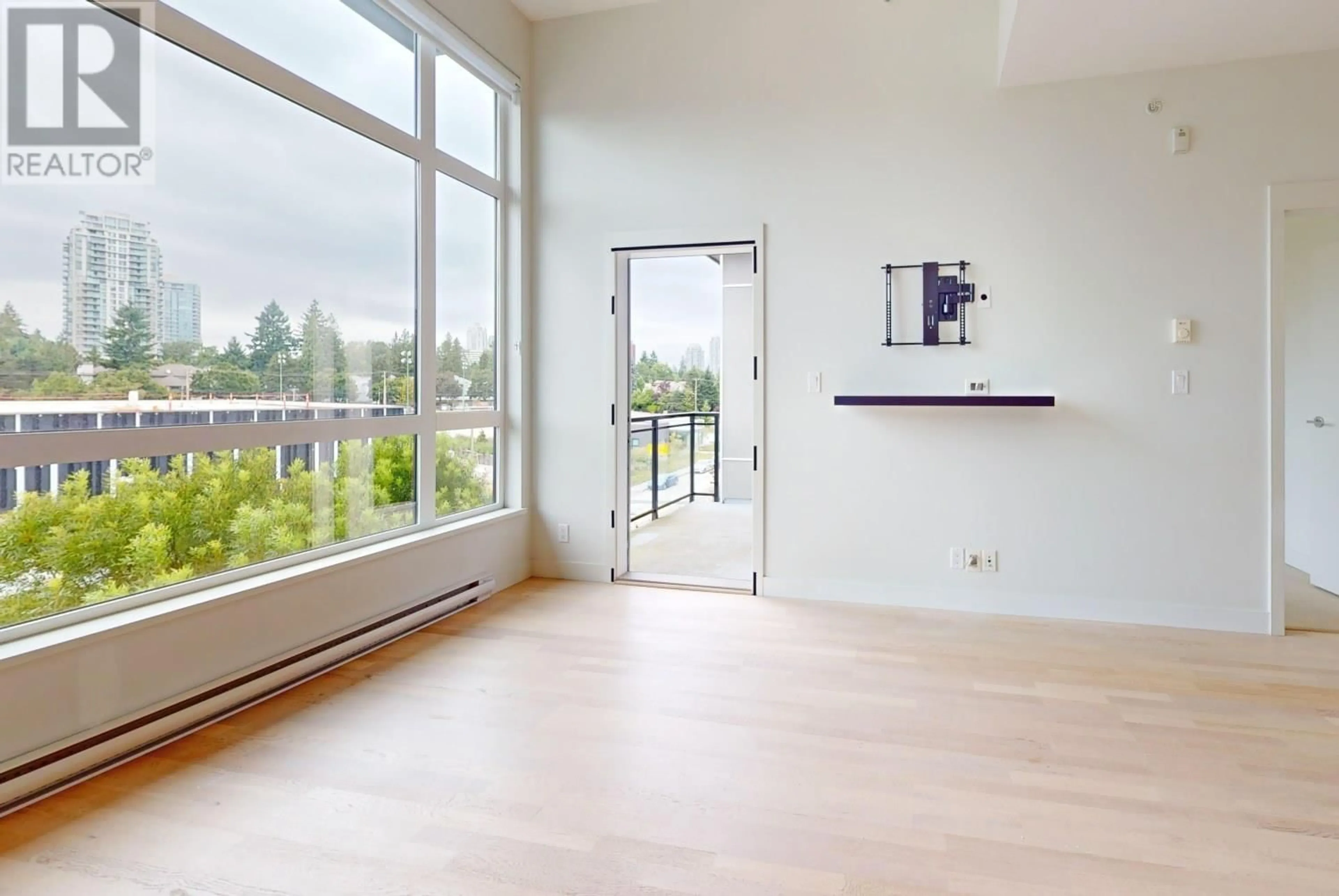 Unknown for 423 - 7058 14TH AVENUE, Burnaby British Columbia V3N1Z2