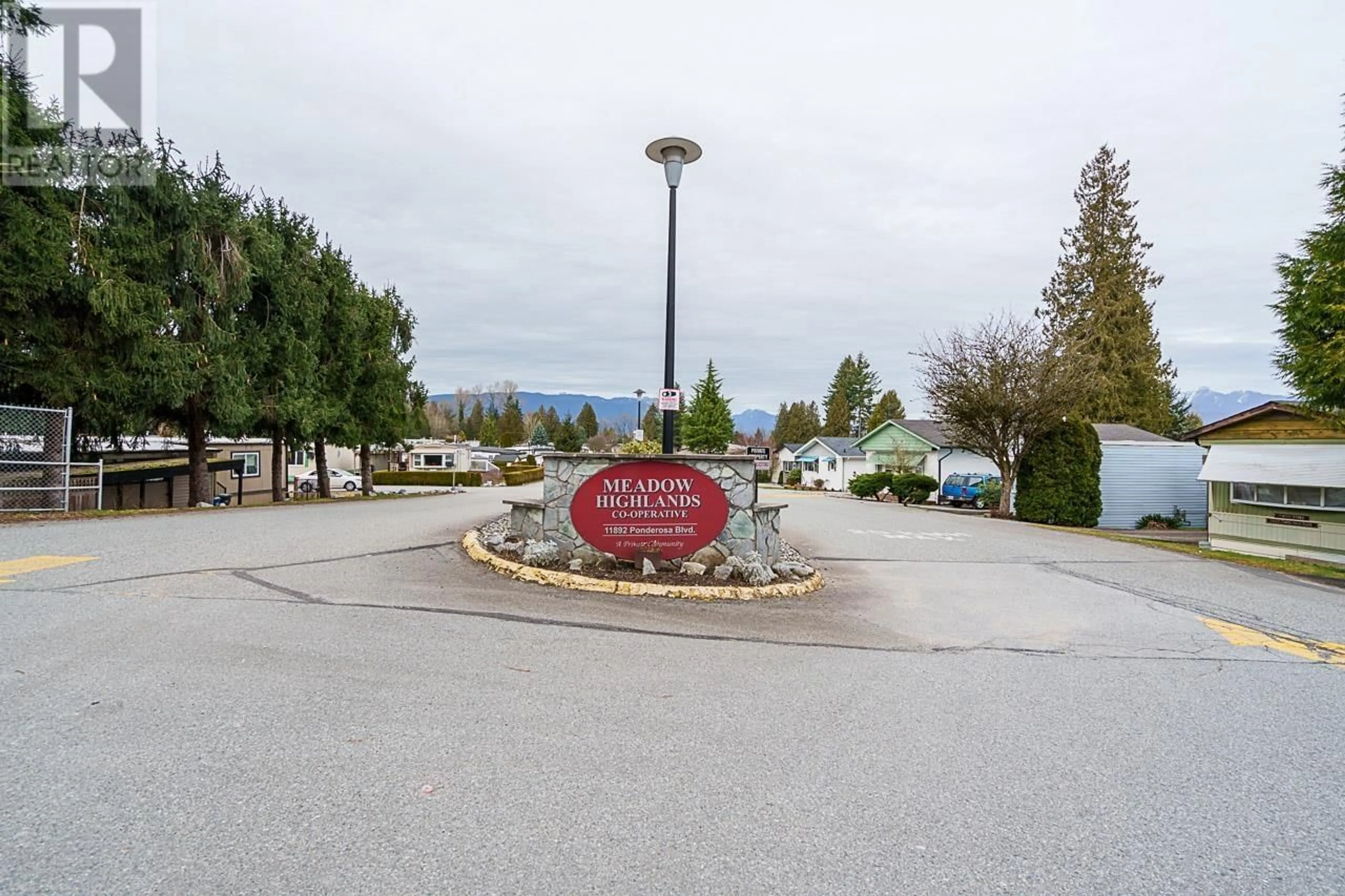 Patio, mountain view for 90 - 19644 PLANETREE LANE, Pitt Meadows British Columbia V3Y1Z3