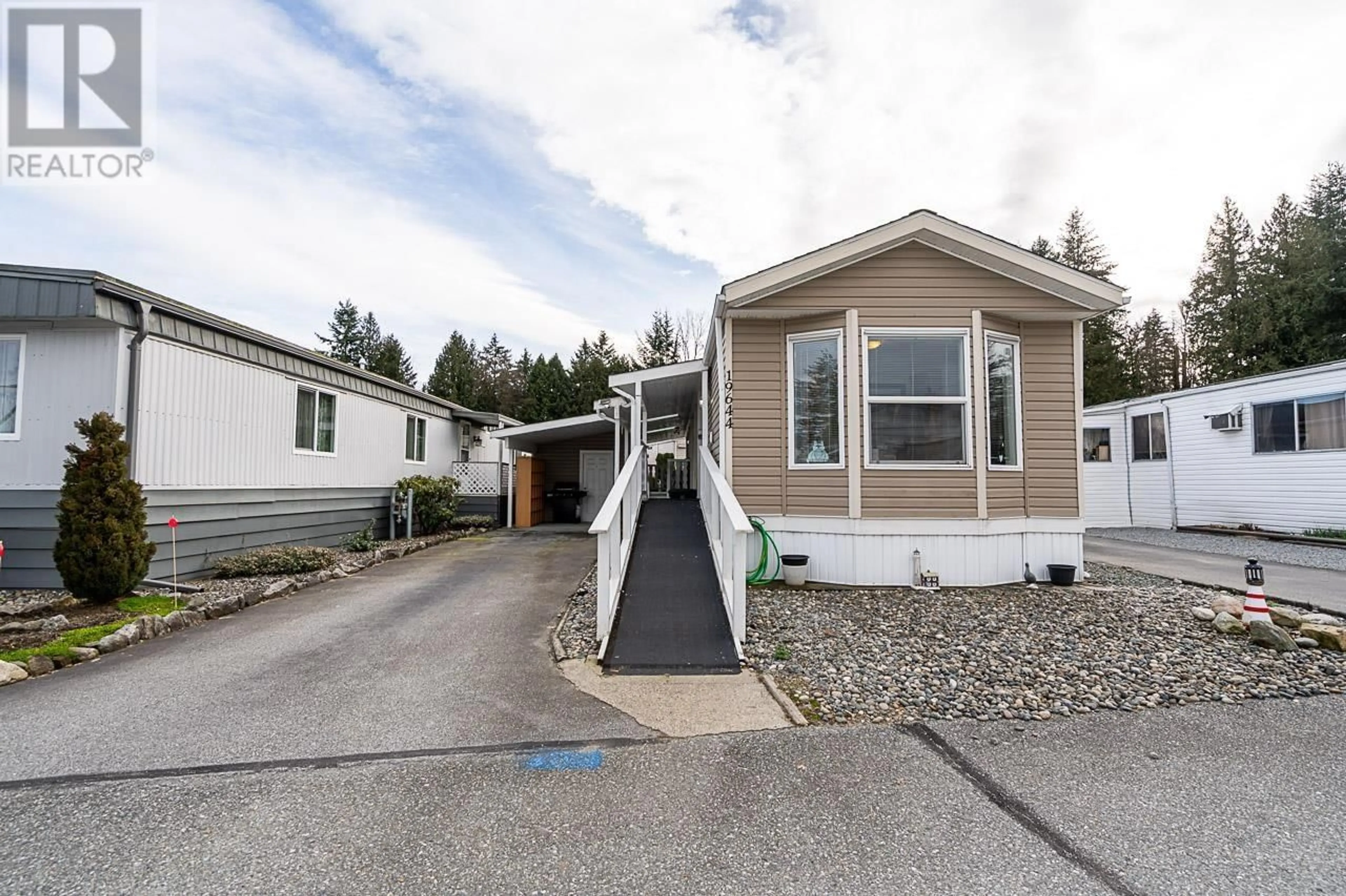 Home with vinyl exterior material, street for 90 - 19644 PLANETREE LANE, Pitt Meadows British Columbia V3Y1Z3