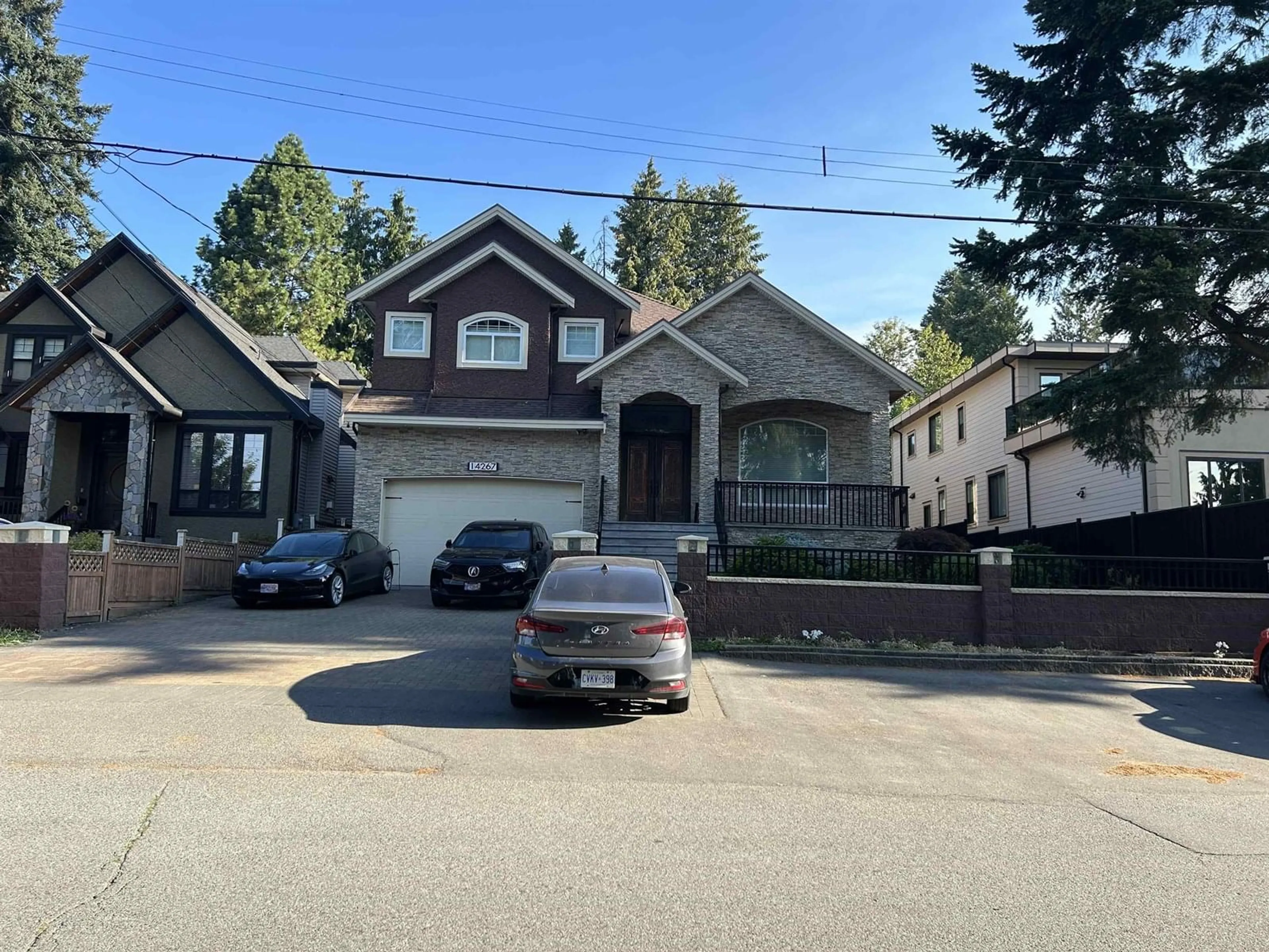 Home with vinyl exterior material, street for 14267 69, Surrey British Columbia V3W2H8