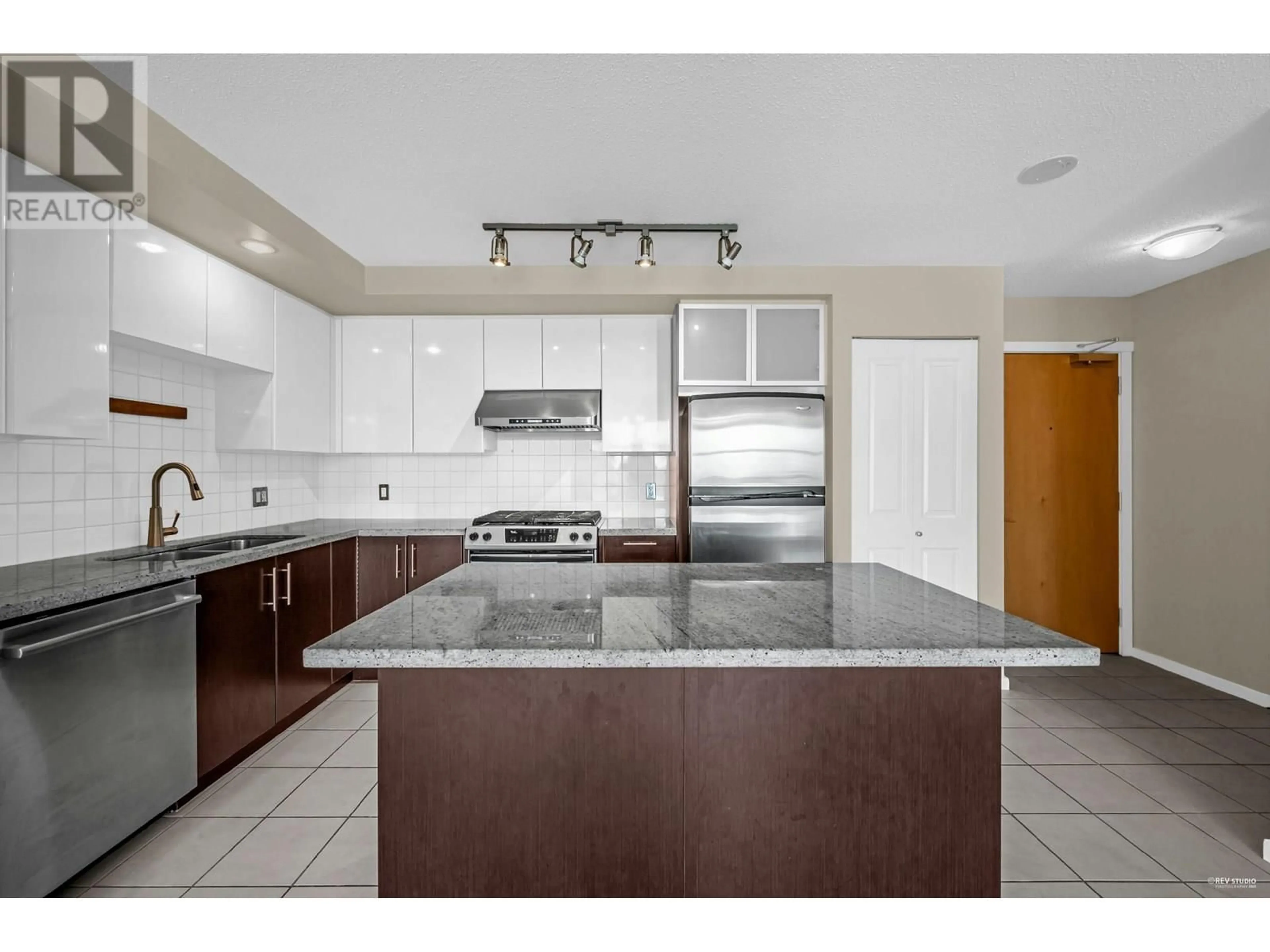 Open concept kitchen, ceramic/tile floor for 2208 - 2289 YUKON CRESCENT, Burnaby British Columbia V5C0B2