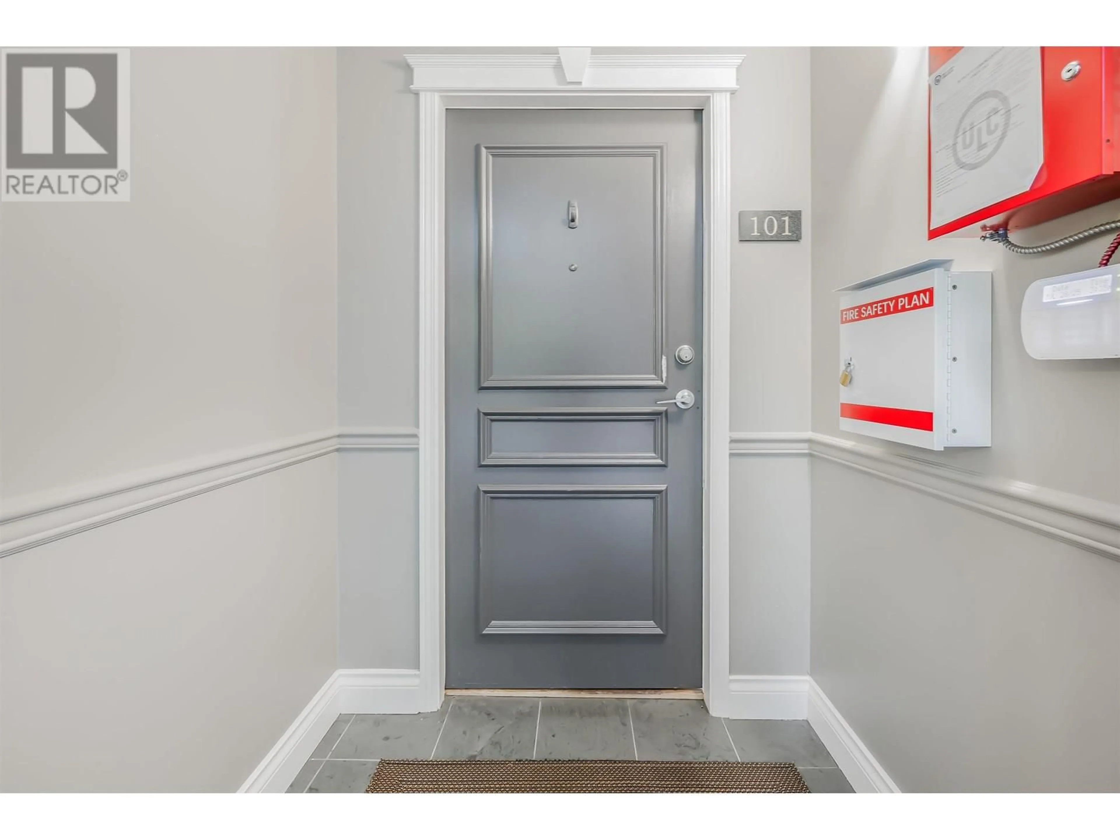 Indoor foyer for 101 - 180 RAVINE DRIVE, Port Moody British Columbia V3H4Z3