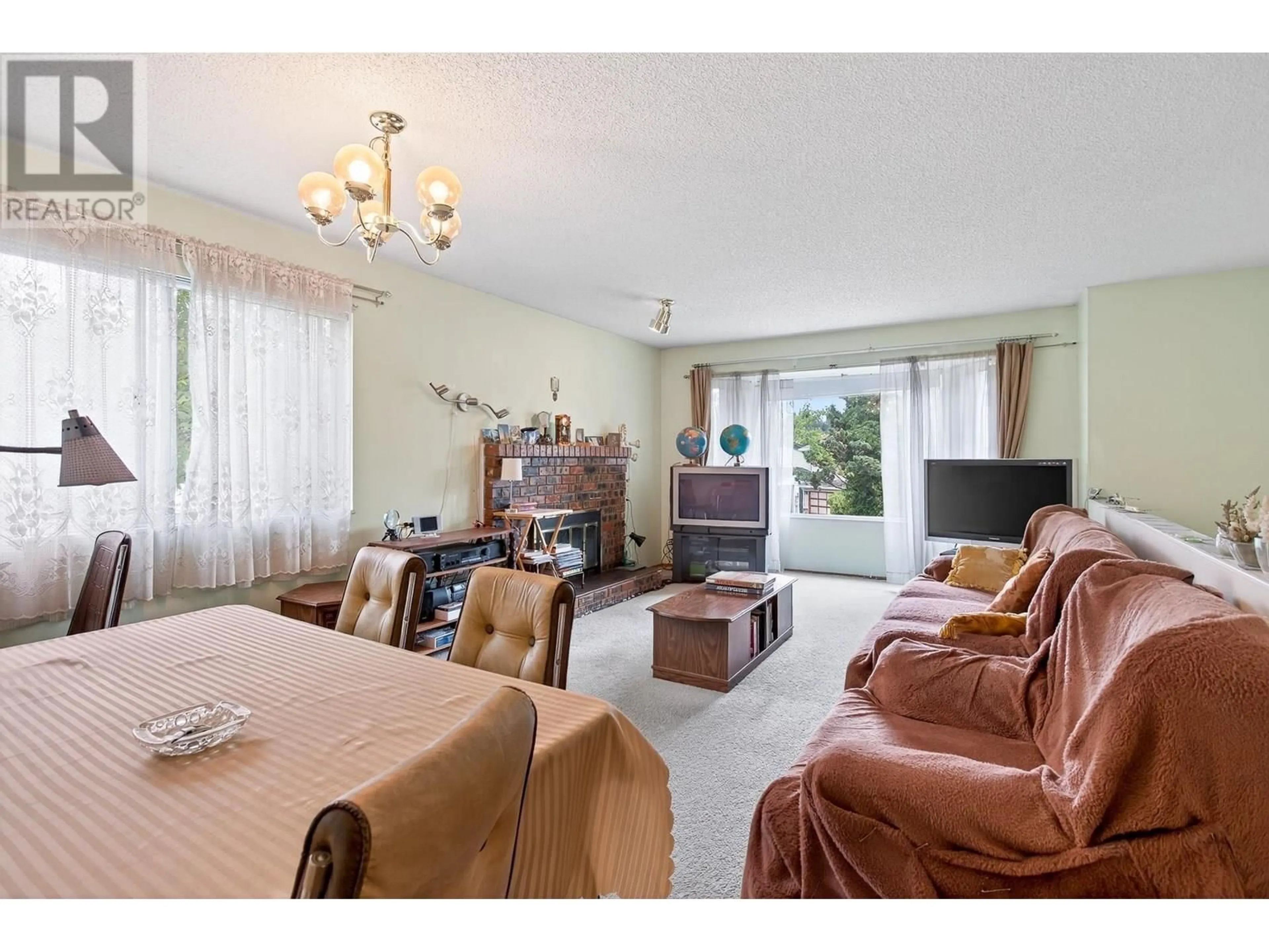 Living room with furniture, unknown for 2026 SHAUGHNESSY PLACE, Coquitlam British Columbia V3E2J1
