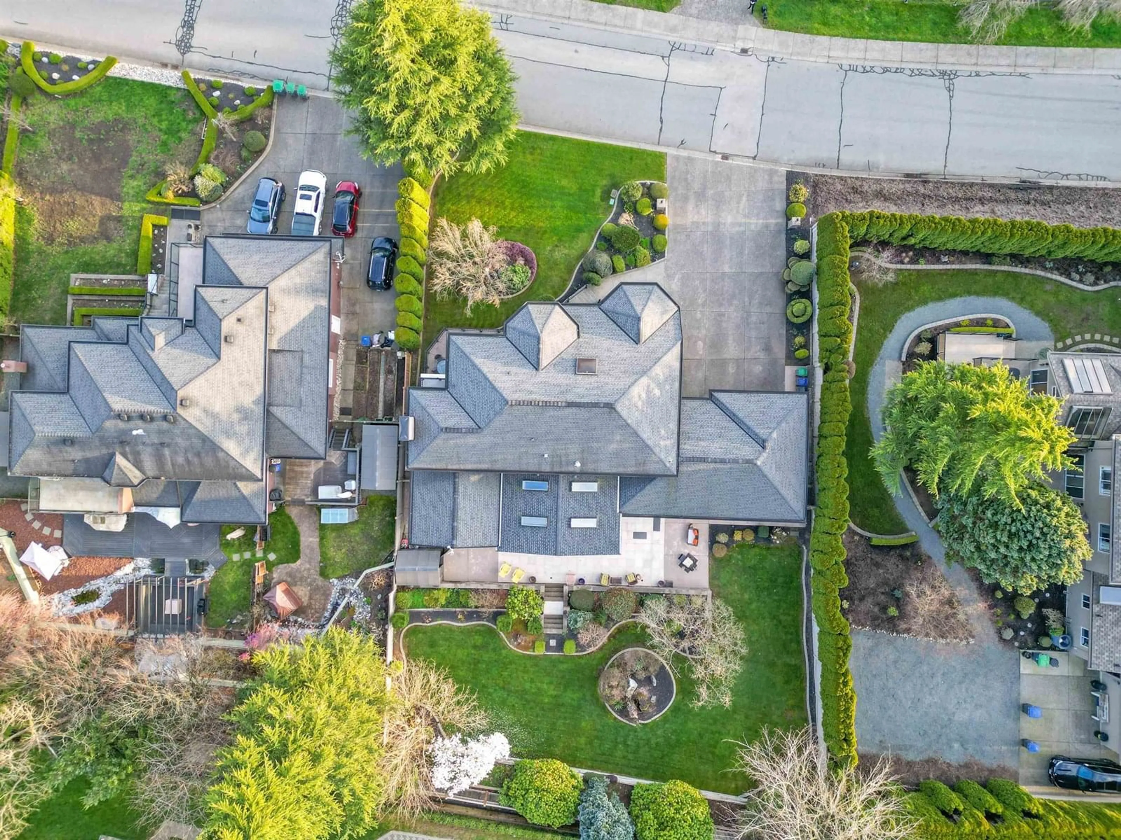 A pic from outside/outdoor area/front of a property/back of a property/a pic from drone, street for 16425 77, Surrey British Columbia V4N0L5