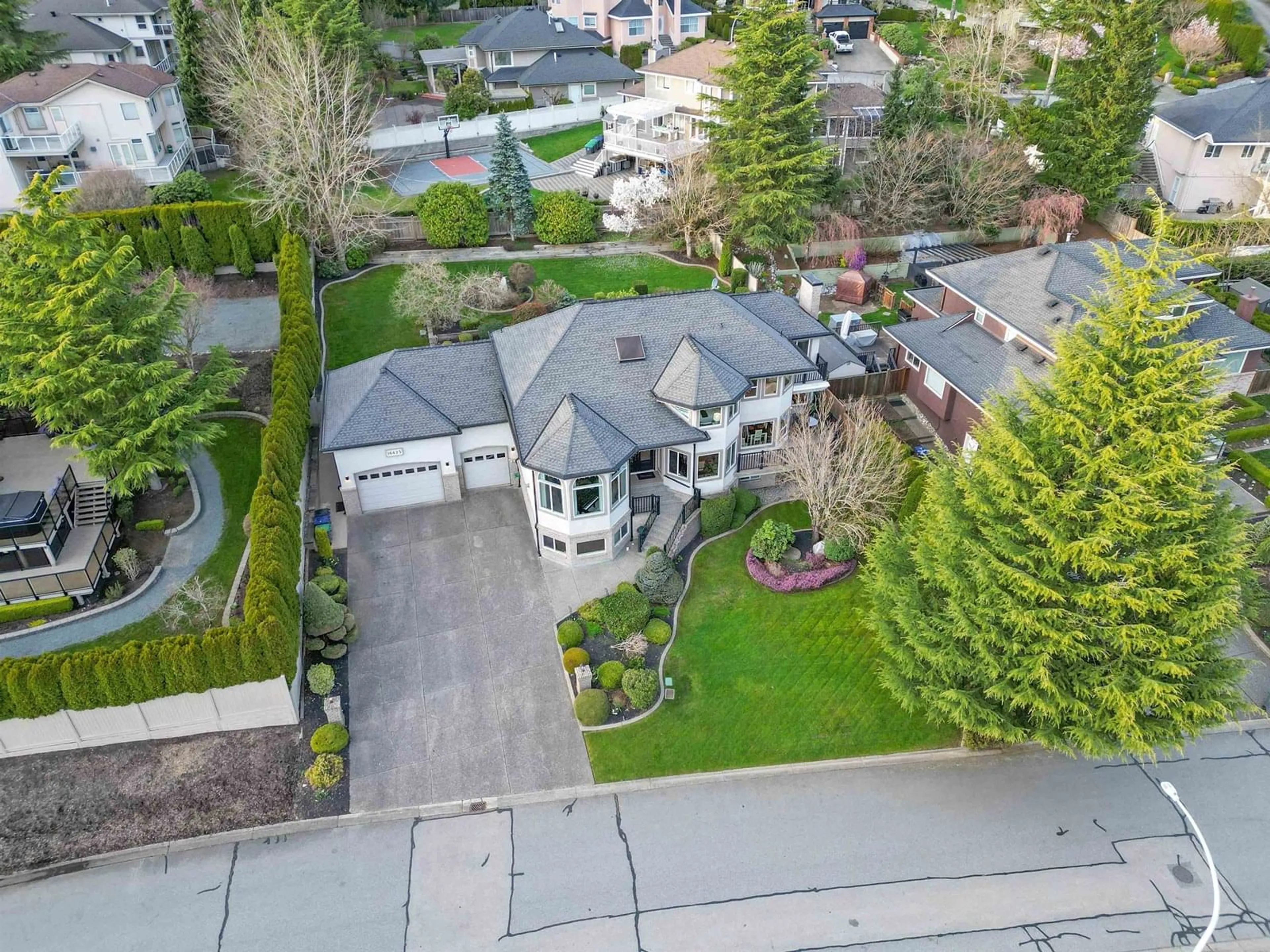 A pic from outside/outdoor area/front of a property/back of a property/a pic from drone, street for 16425 77, Surrey British Columbia V4N0L5