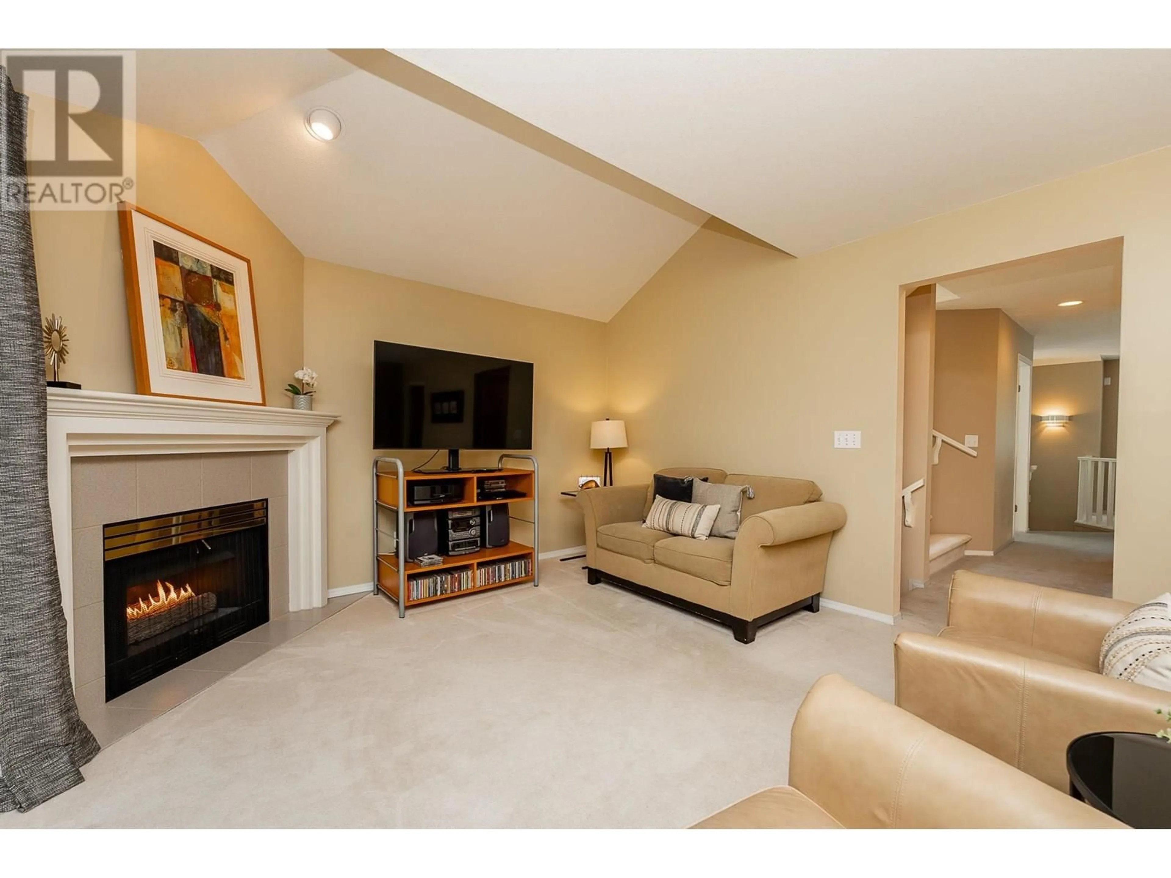 Living room with furniture, unknown for 87 - 101 PARKSIDE DRIVE, Port Moody British Columbia V3H4W6